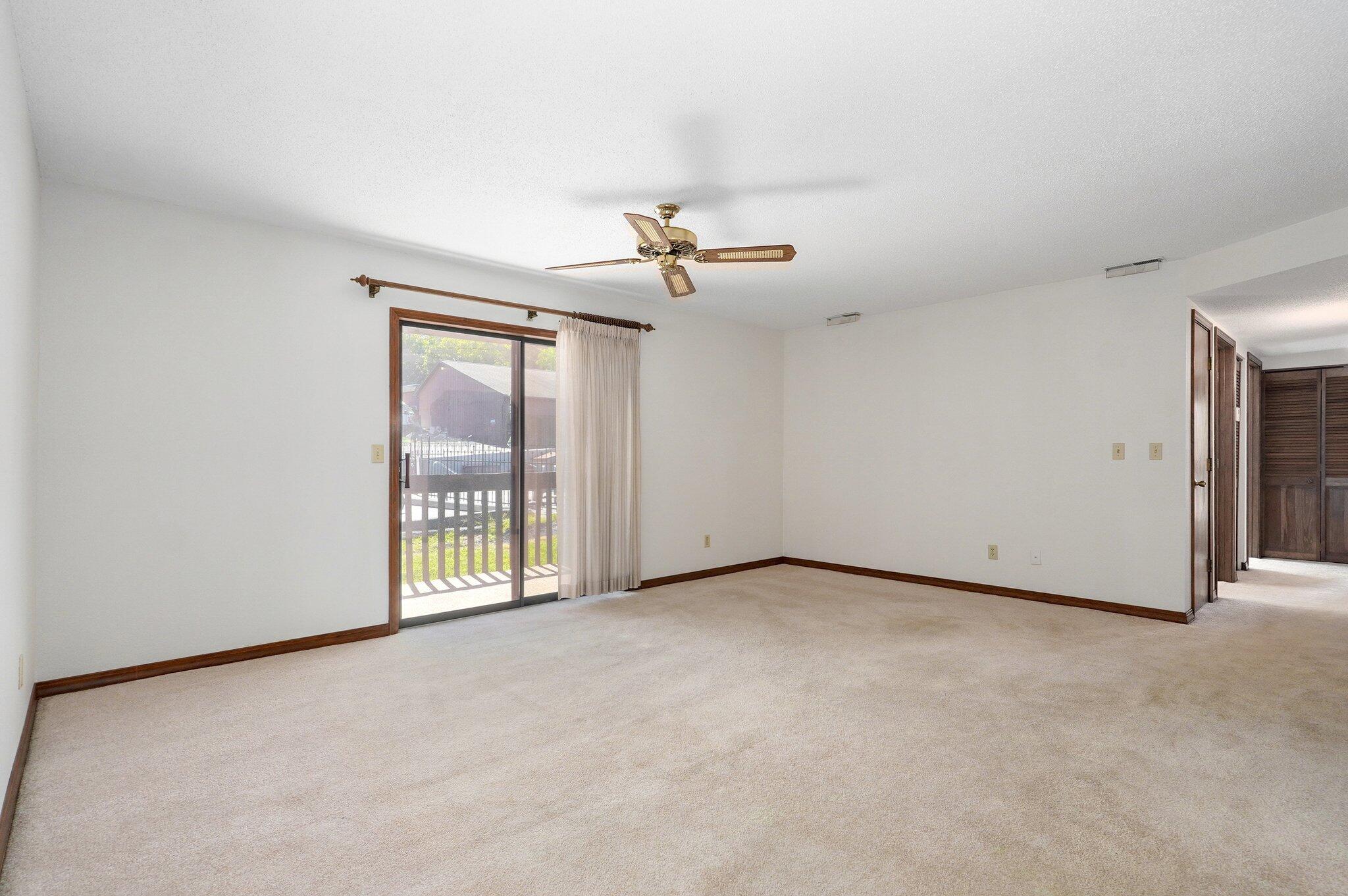 130 Wilshire Drive Property Photo 8