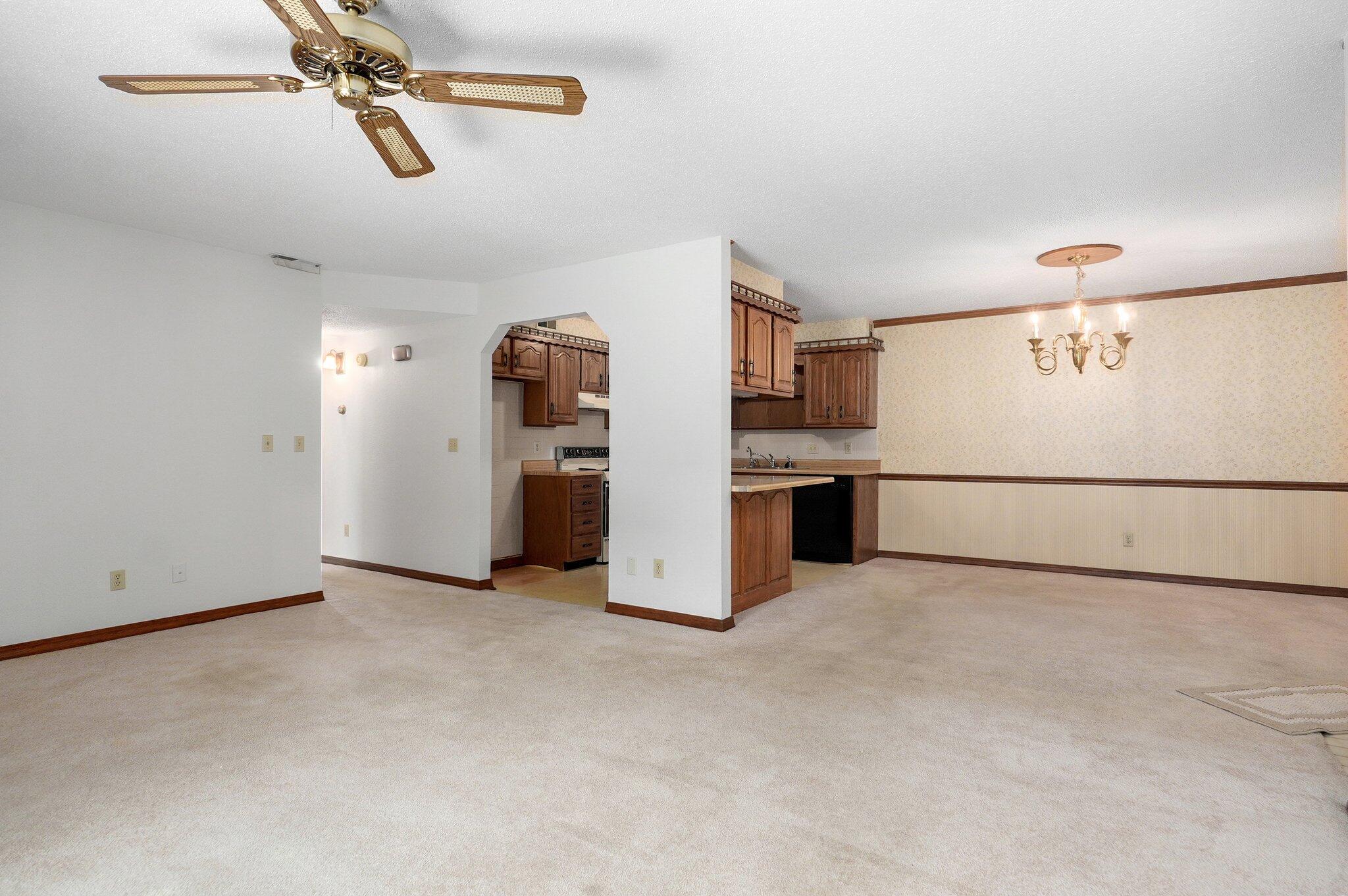 130 Wilshire Drive Property Photo 12