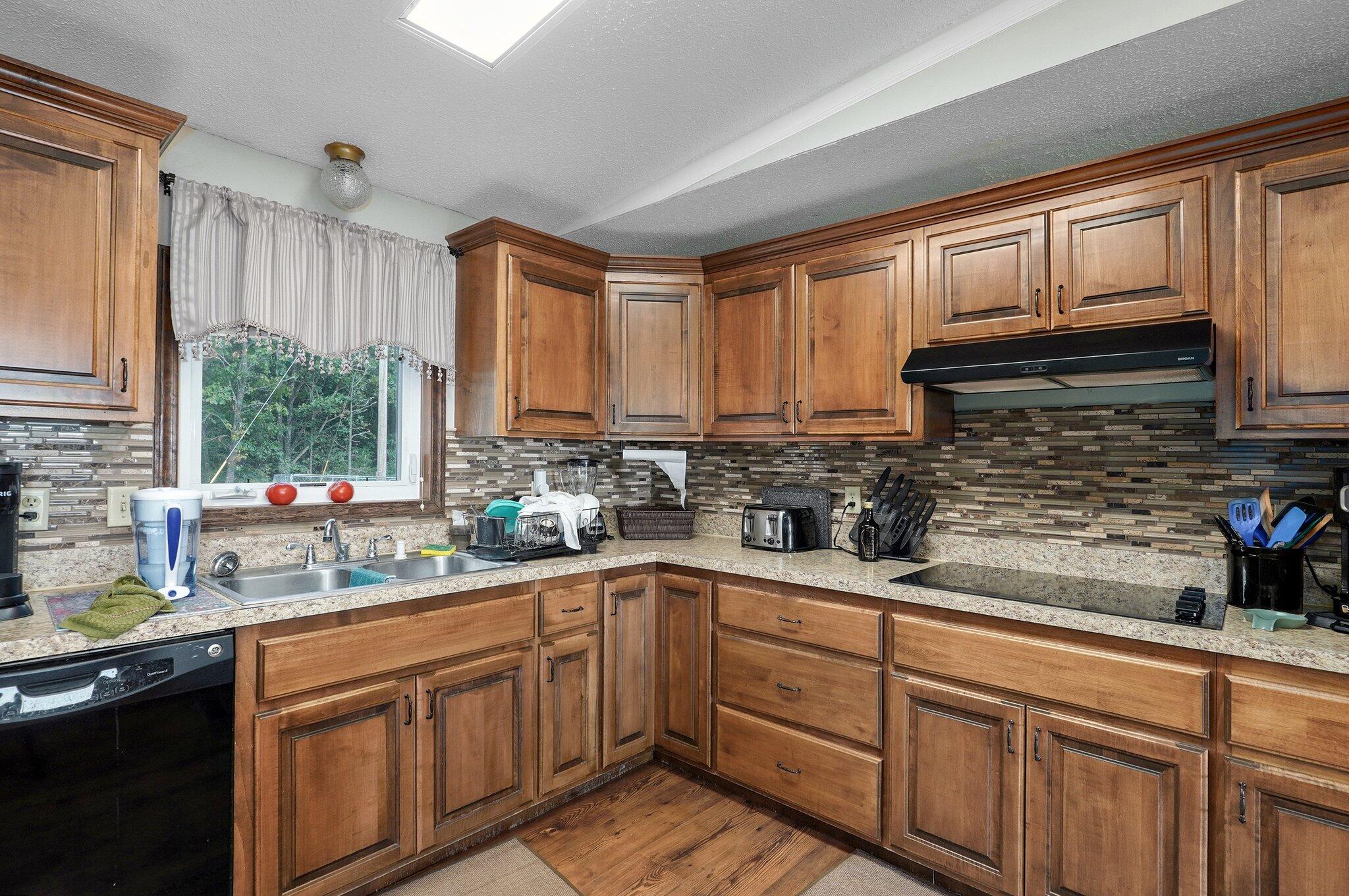 251 Holly Lane Property Photo 24