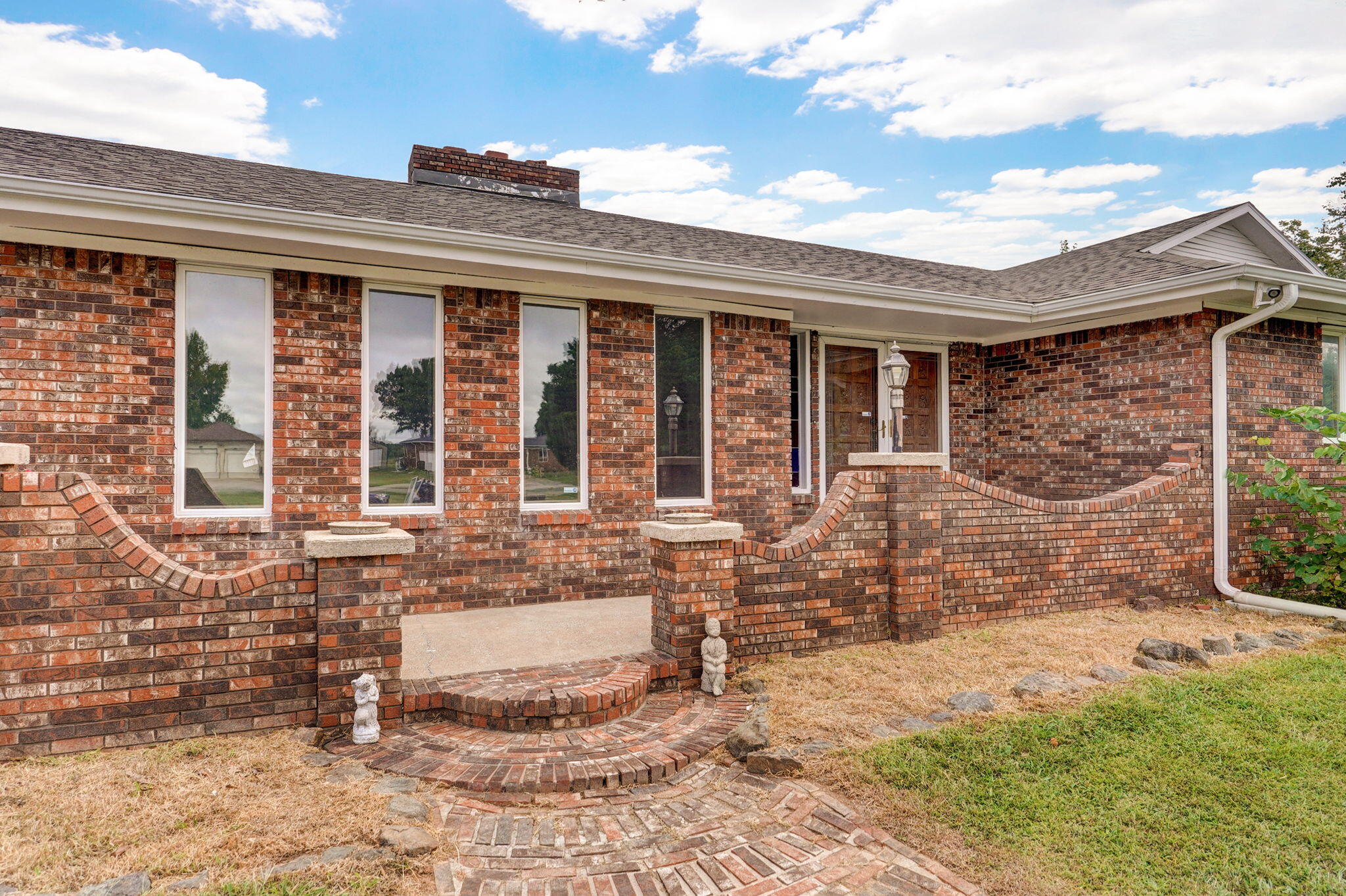 1206 Parkway Drive Property Photo 1