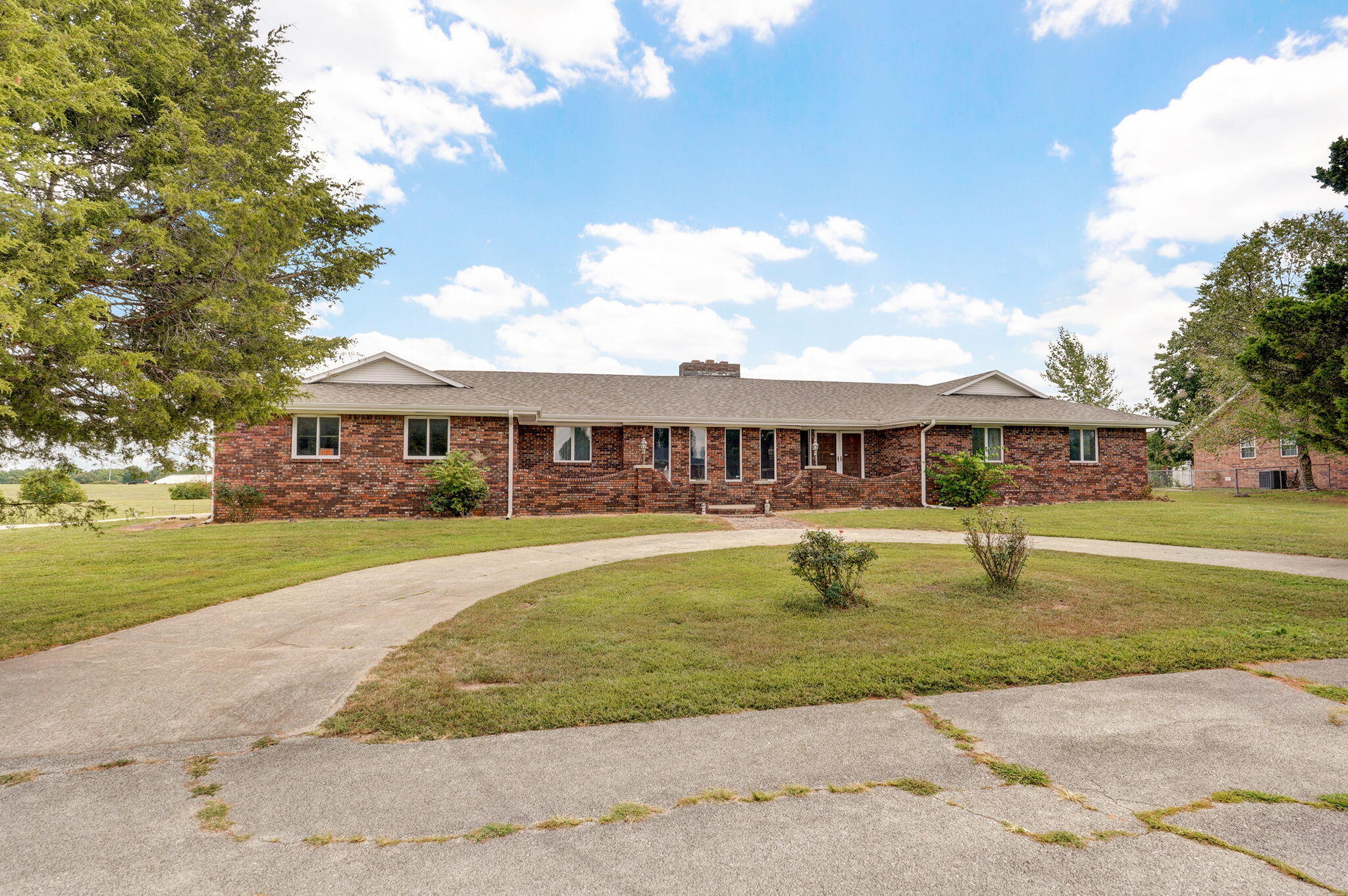 1206 Parkway Drive Property Photo 3