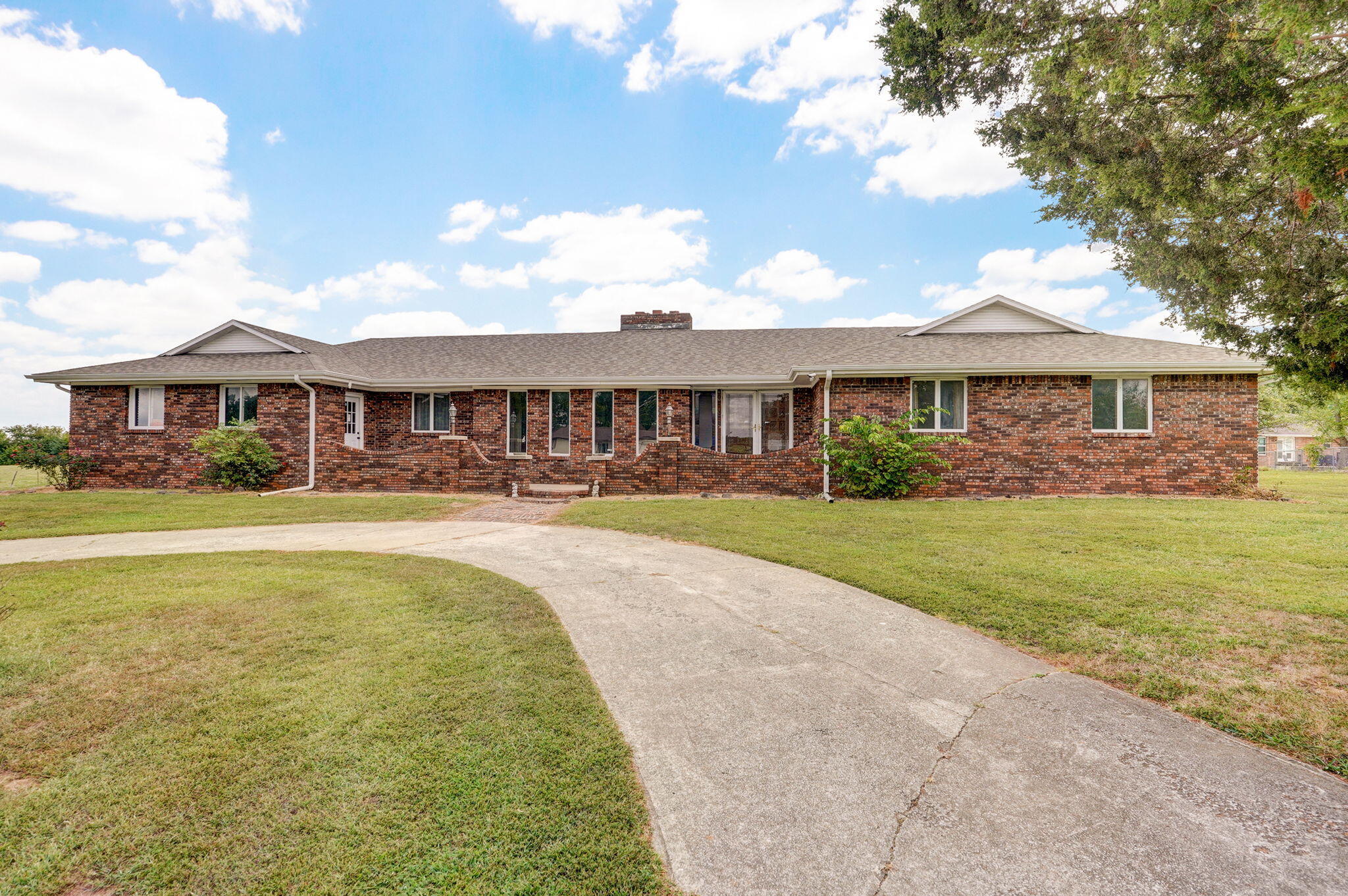 1206 Parkway Drive Property Photo 4