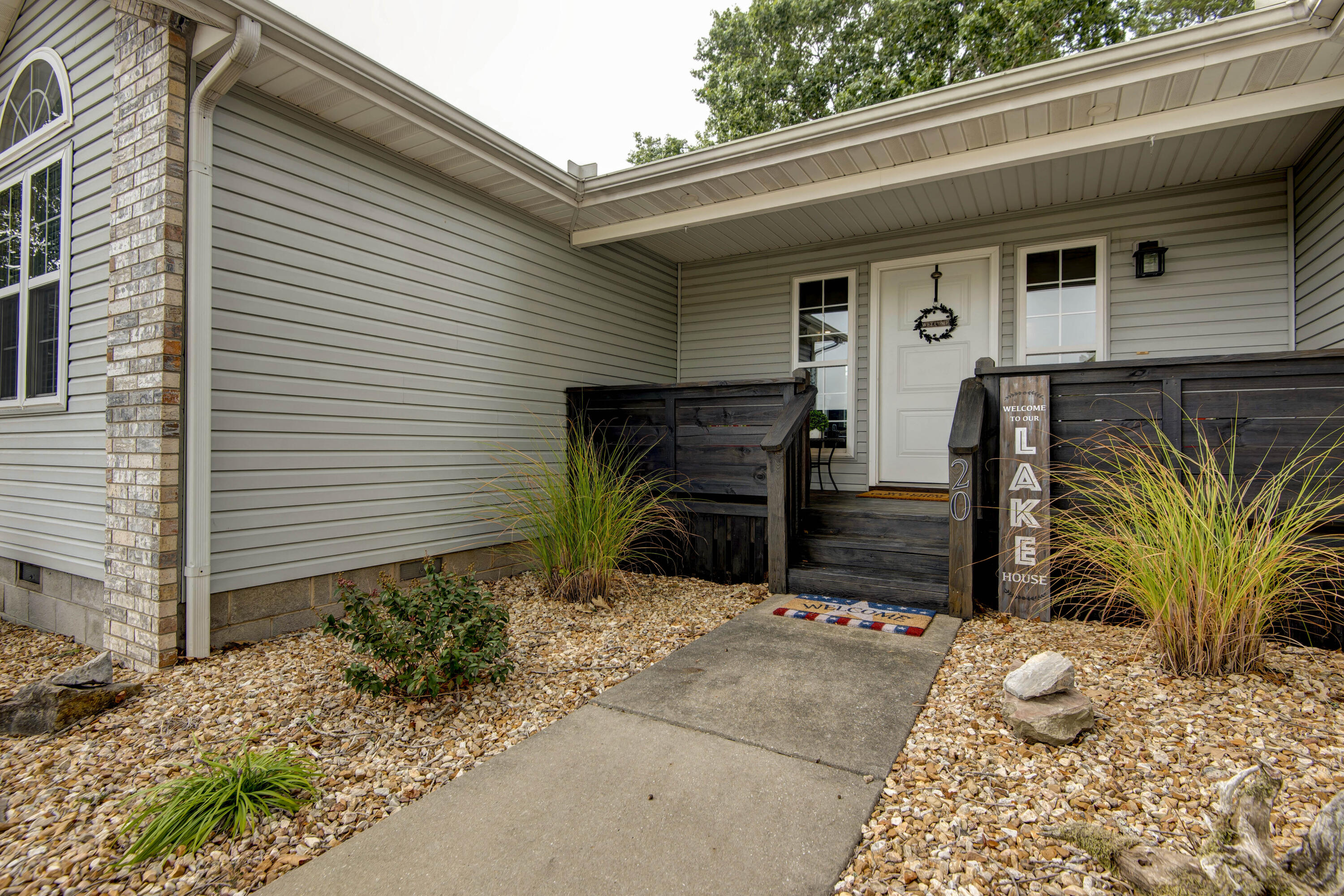 20 Clear Cove Drive Property Photo 2