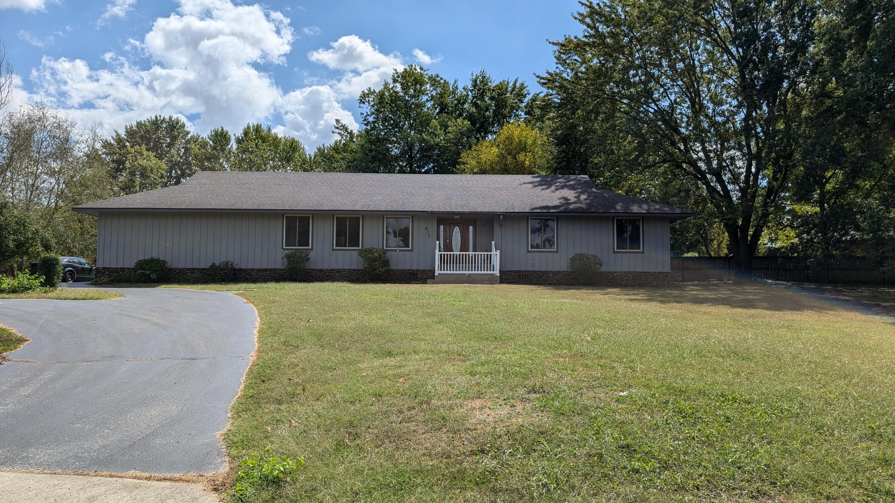 627 Oak Grove Avenue Property Photo 6