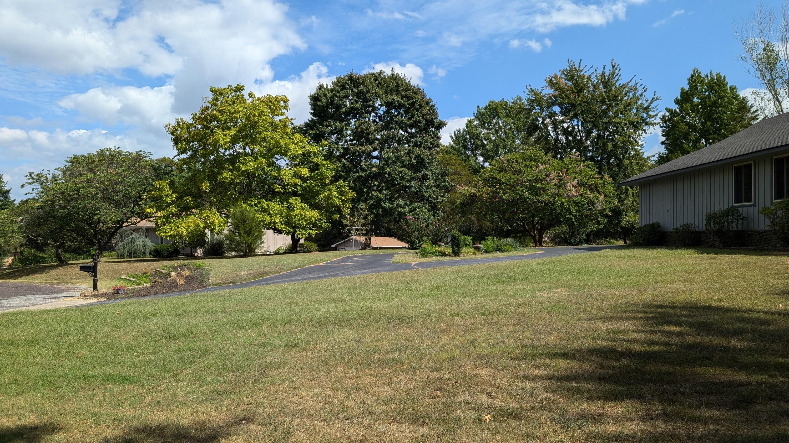 627 Oak Grove Avenue Property Photo 8