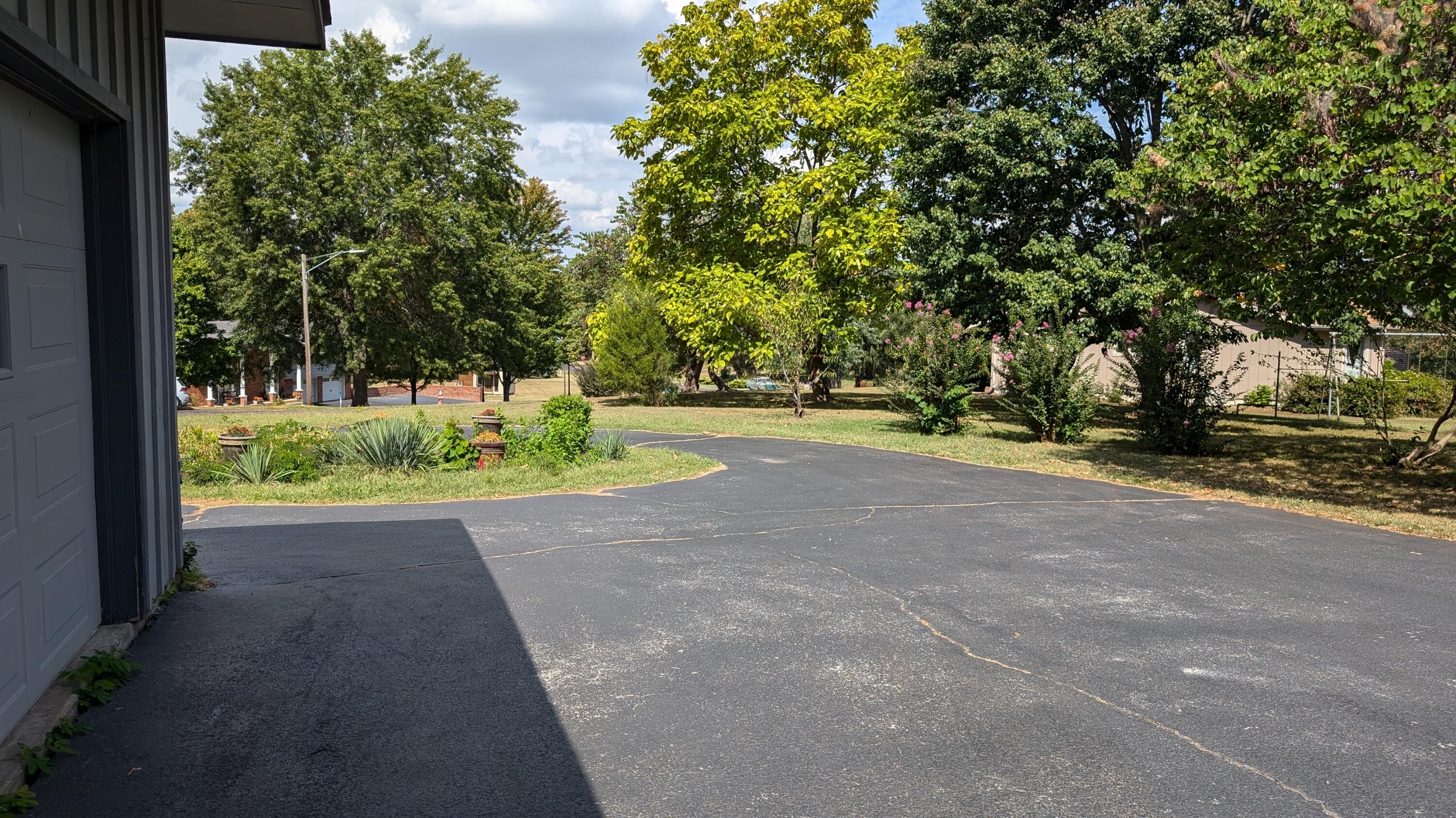 627 Oak Grove Avenue Property Photo 11