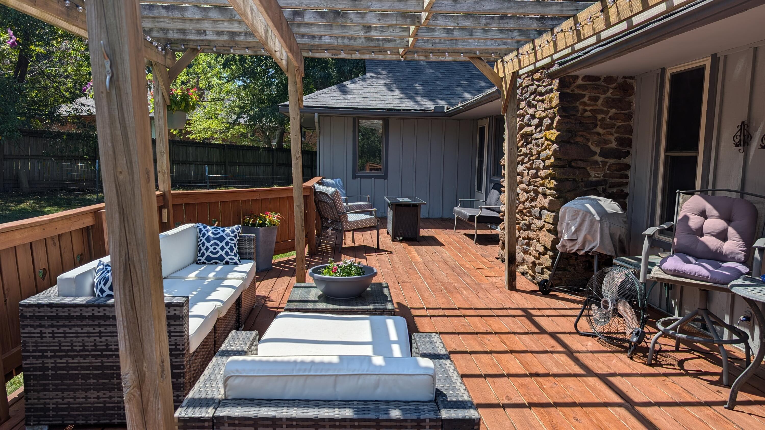 627 Oak Grove Avenue Property Photo 14