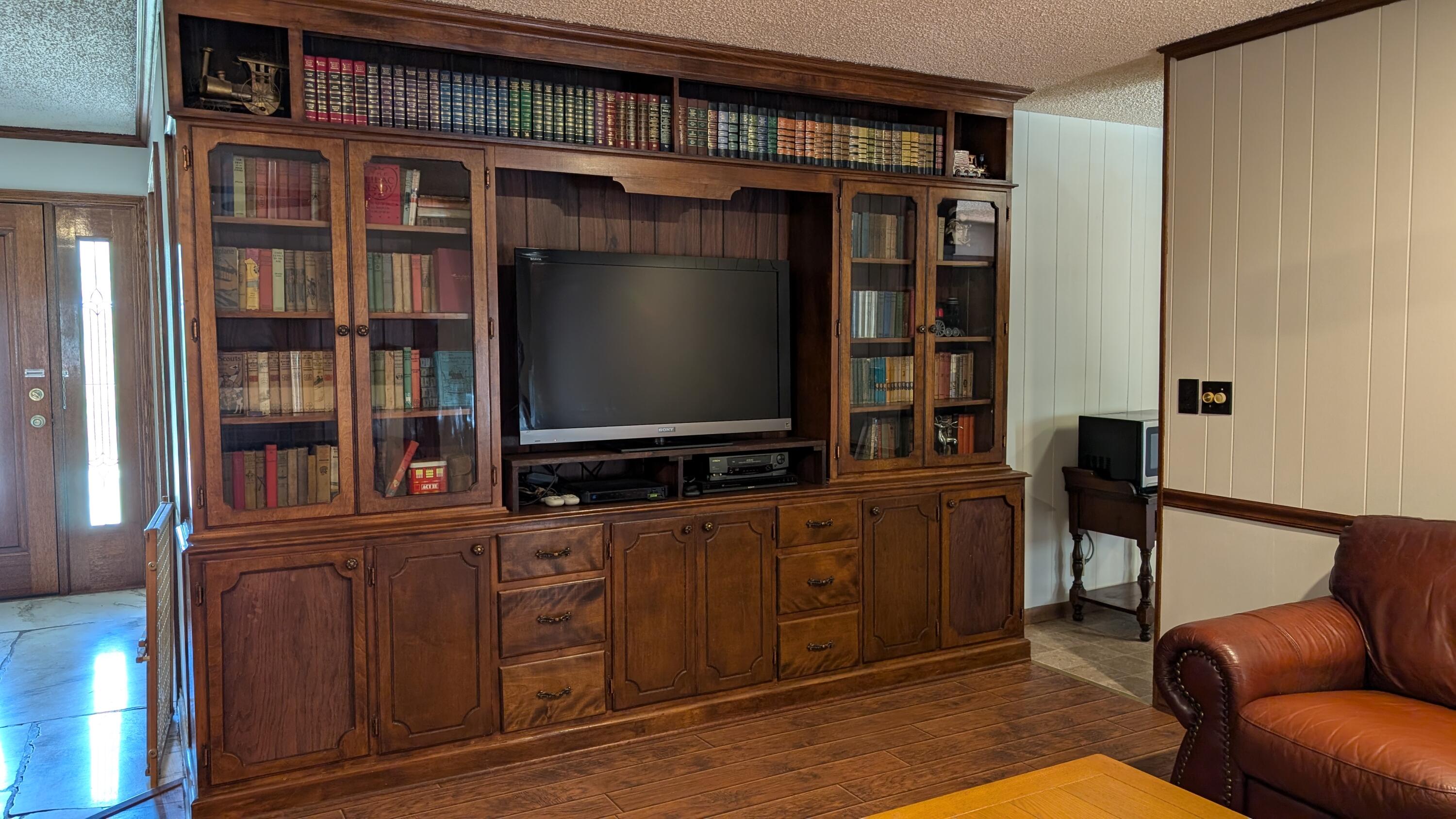 627 Oak Grove Avenue Property Photo 19