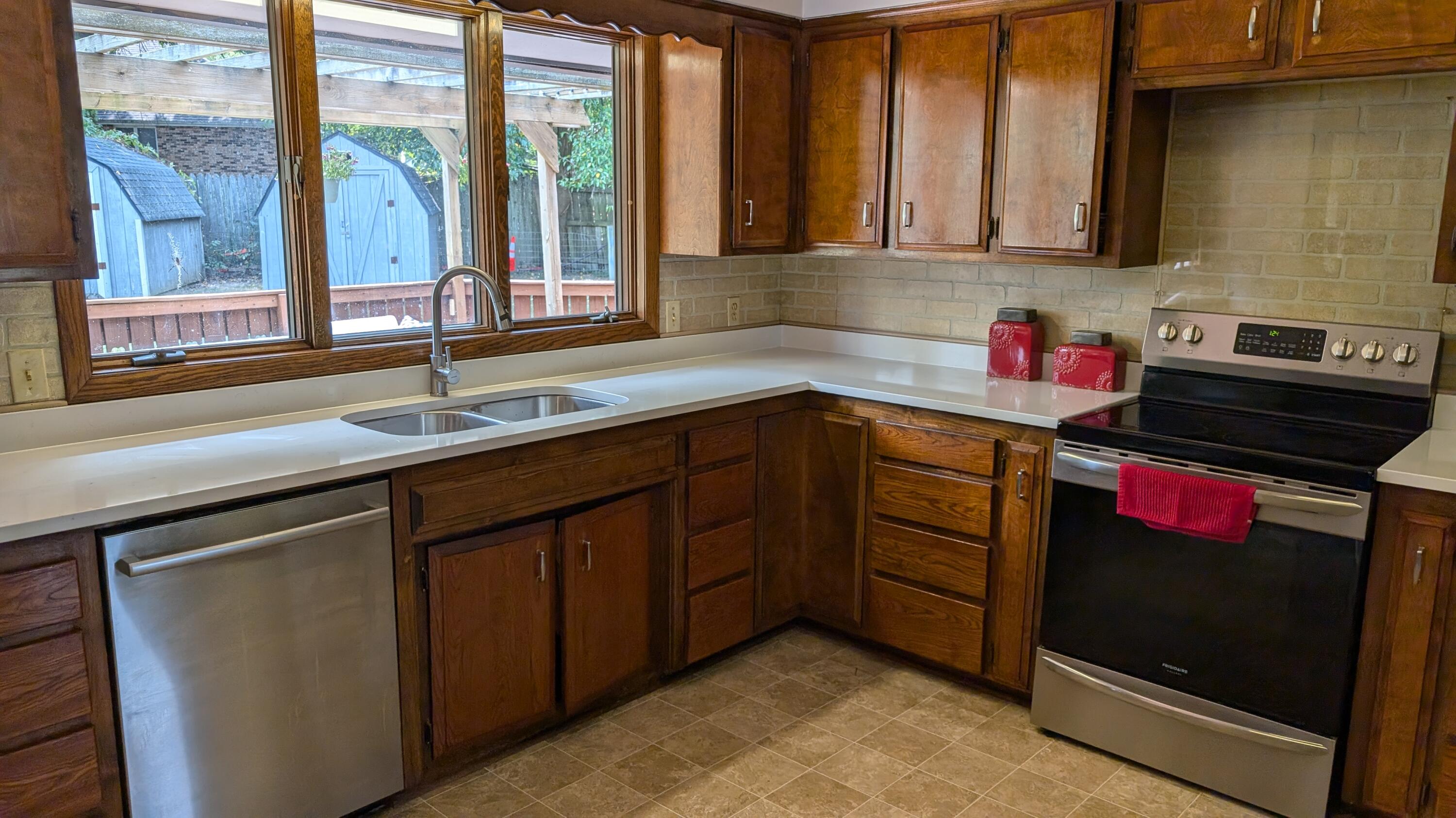 627 Oak Grove Avenue Property Photo 23