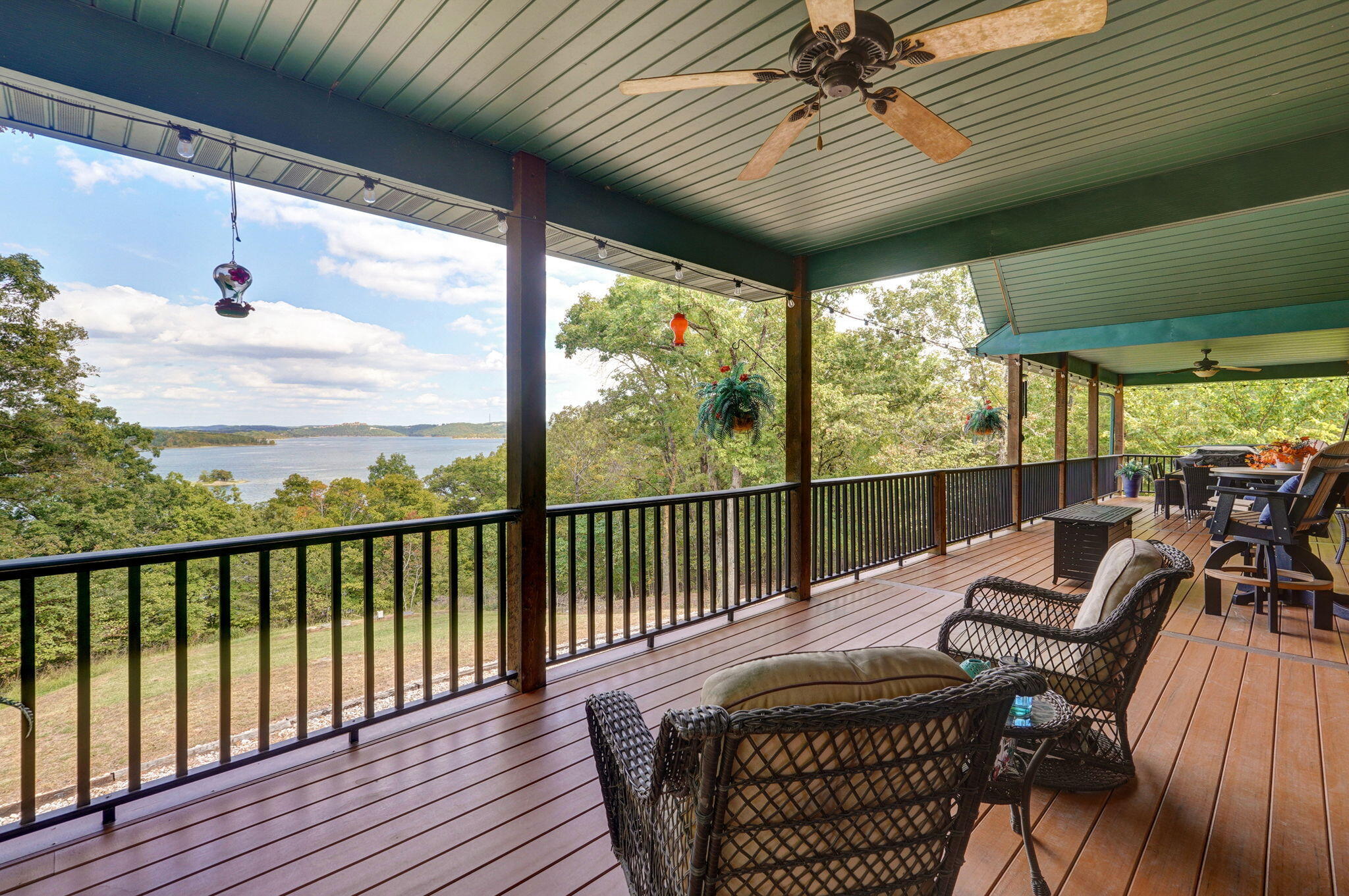 1056 Bread Tray Mountain Road Property Photo 1