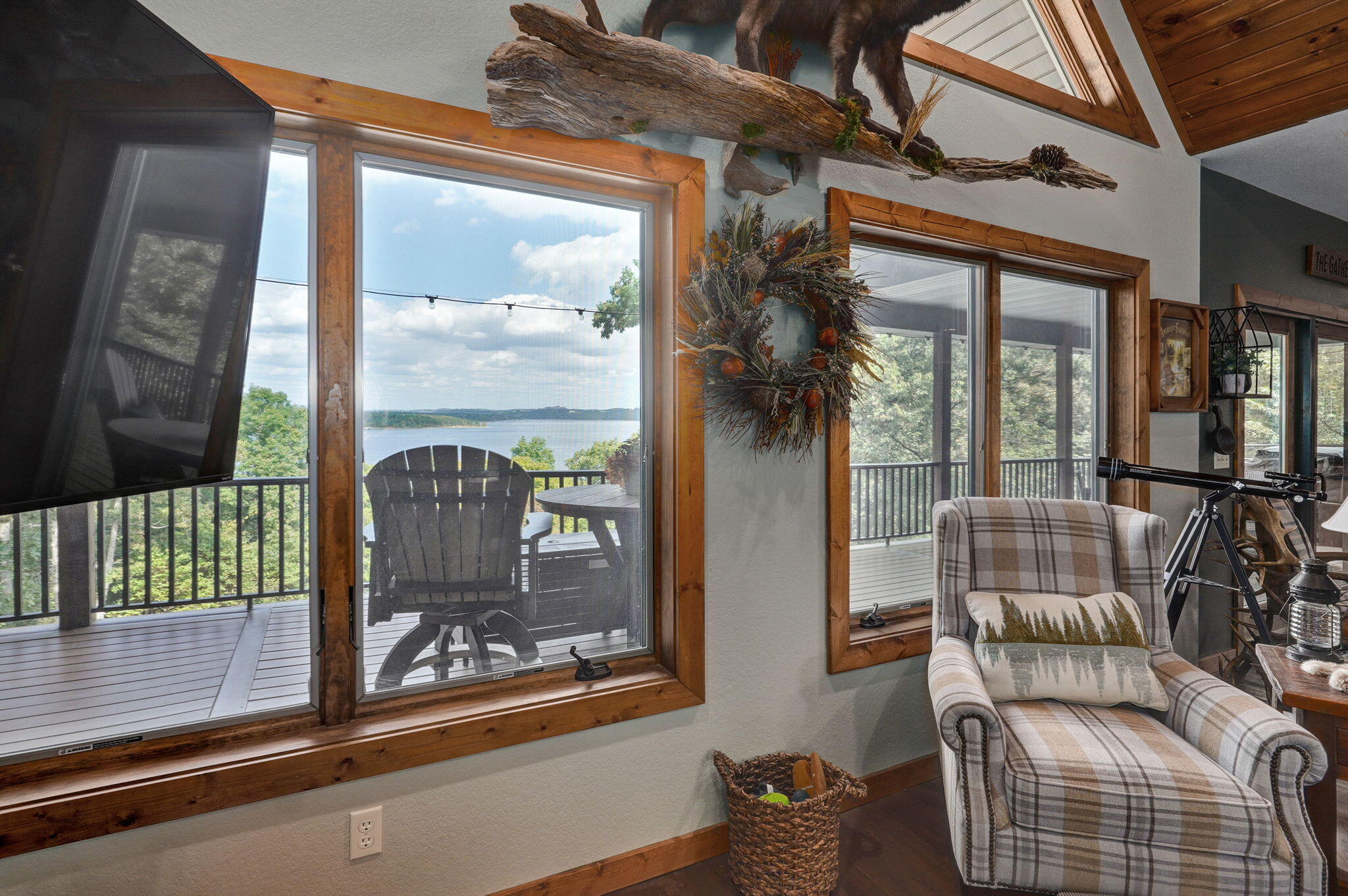 1056 Bread Tray Mountain Road Property Photo 15