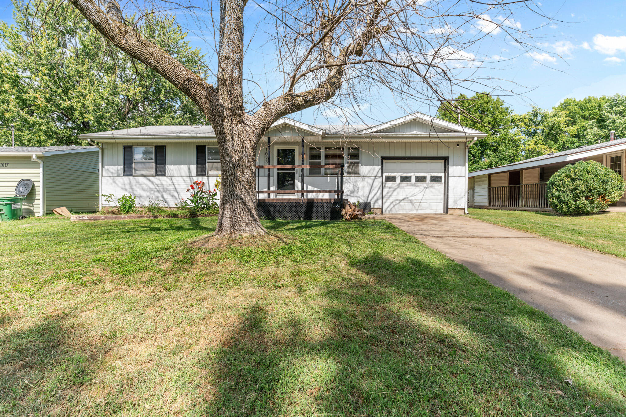1023 East Mcclernon Street Property Photo 1