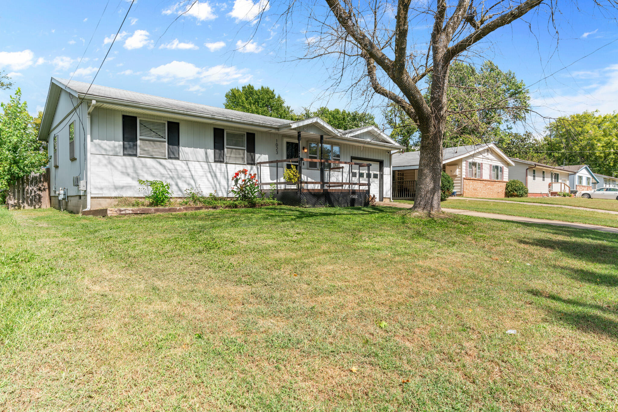 1023 East Mcclernon Street Property Photo 3