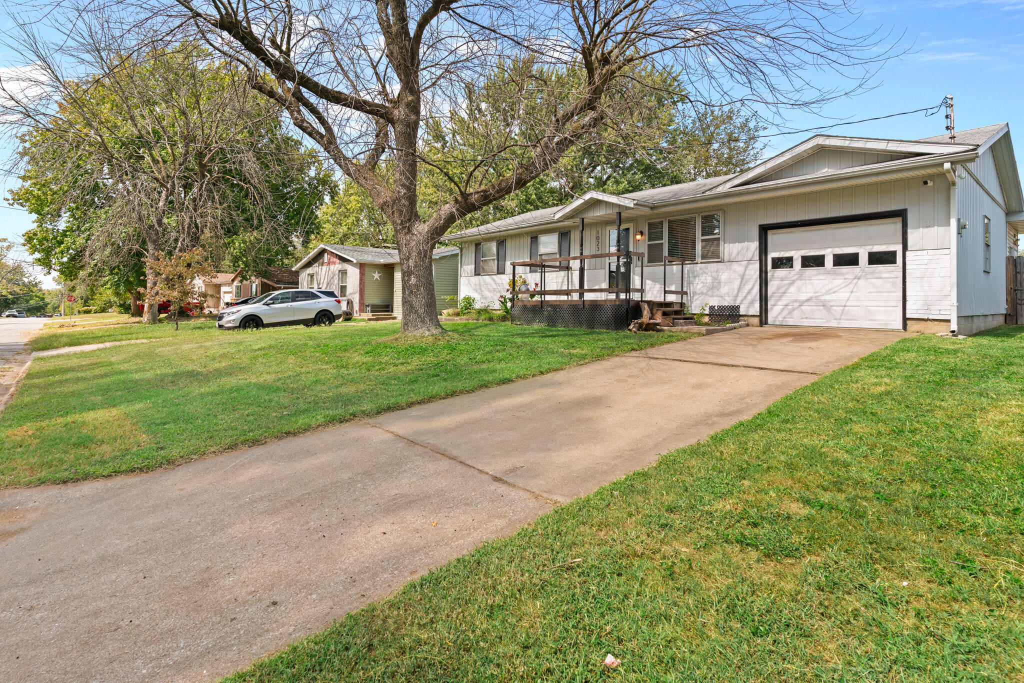 1023 East Mcclernon Street Property Photo 4