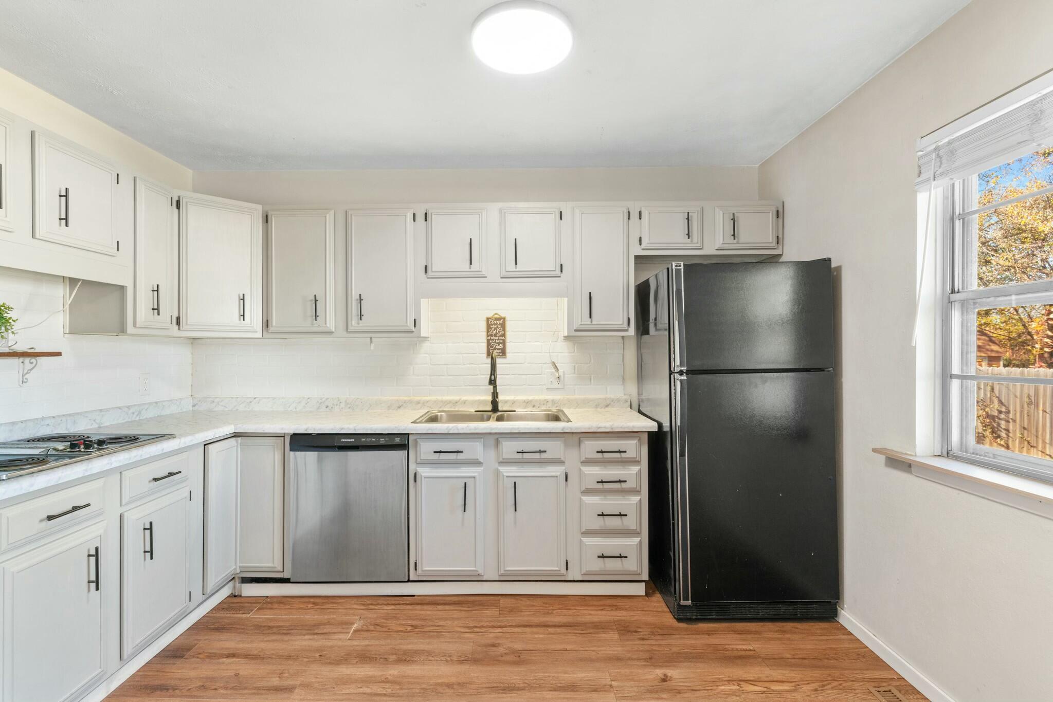 1023 East Mcclernon Street Property Photo 11