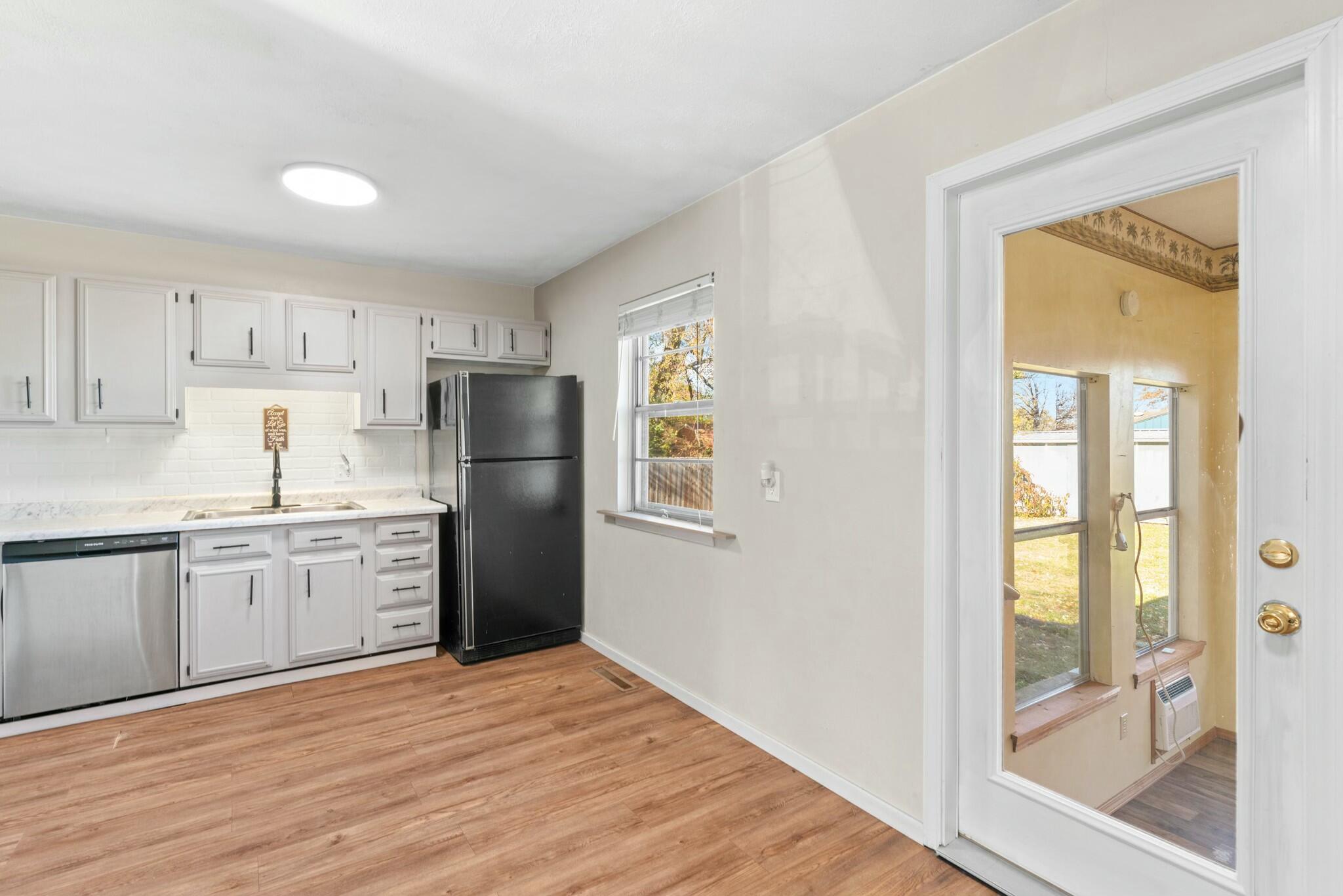 1023 East Mcclernon Street Property Photo 12