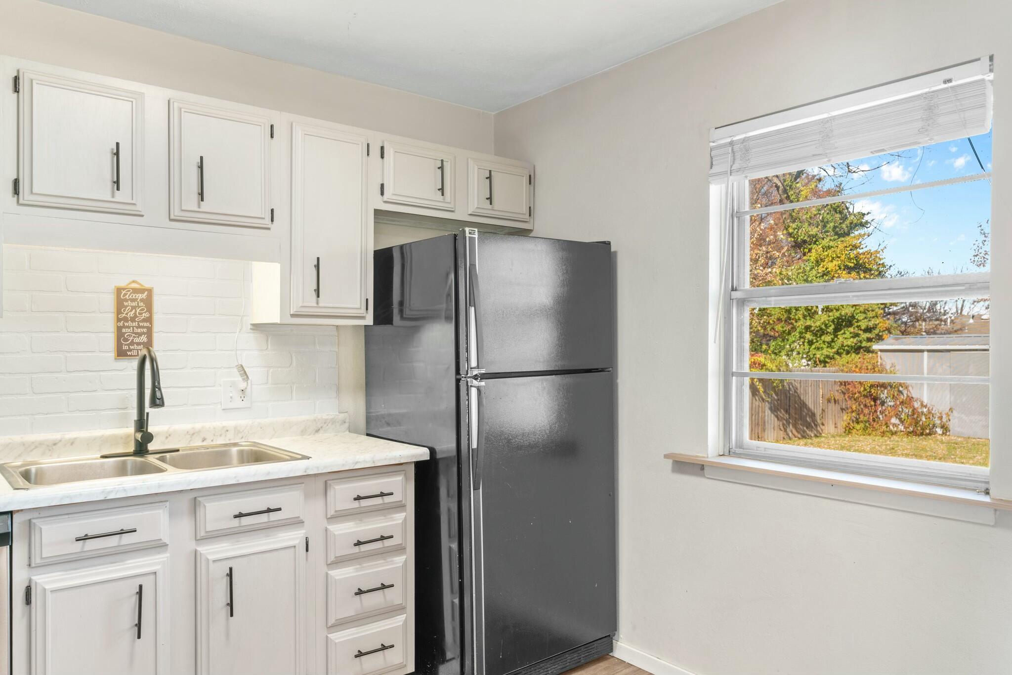 1023 East Mcclernon Street Property Photo 13