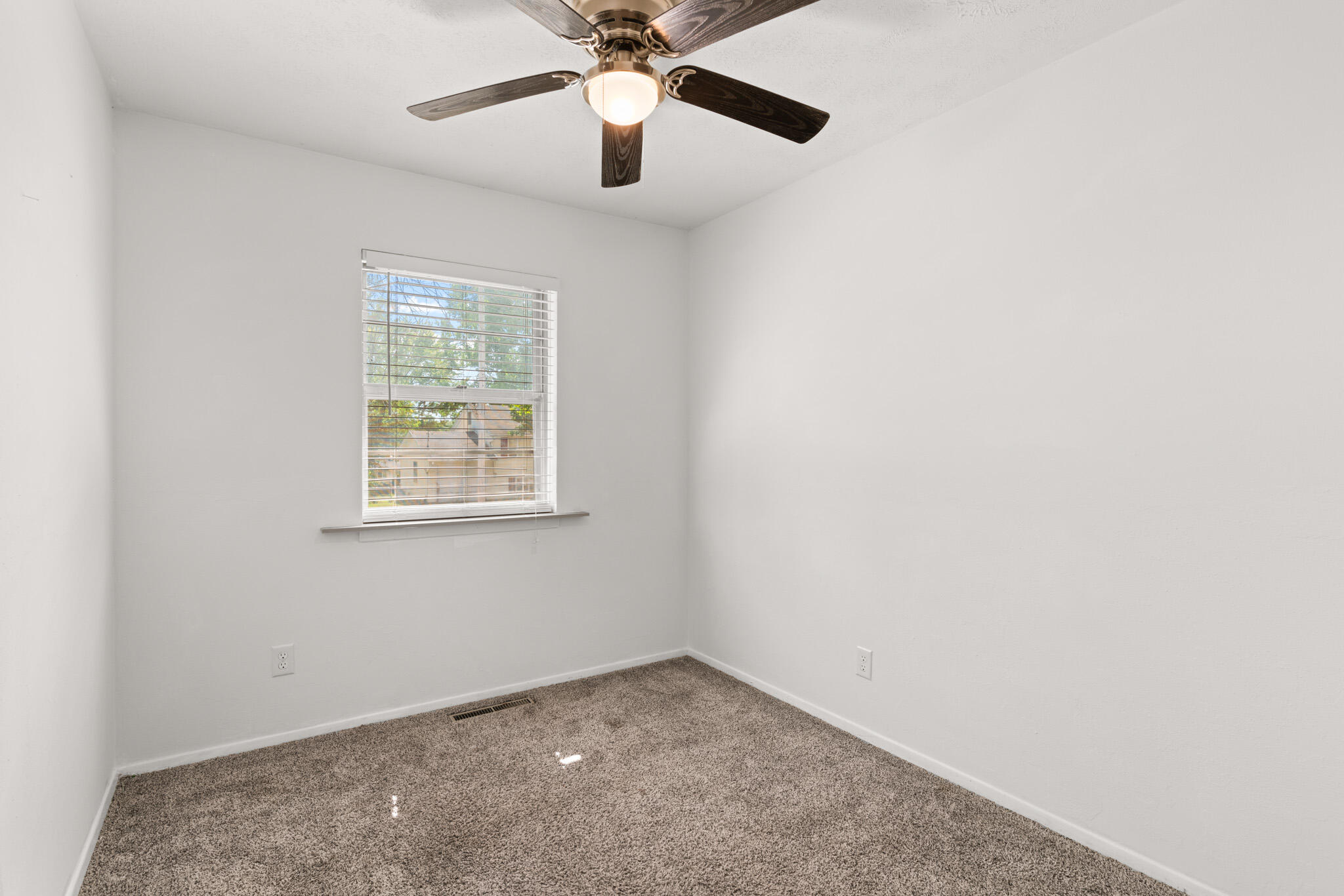 1023 East Mcclernon Street Property Photo 18