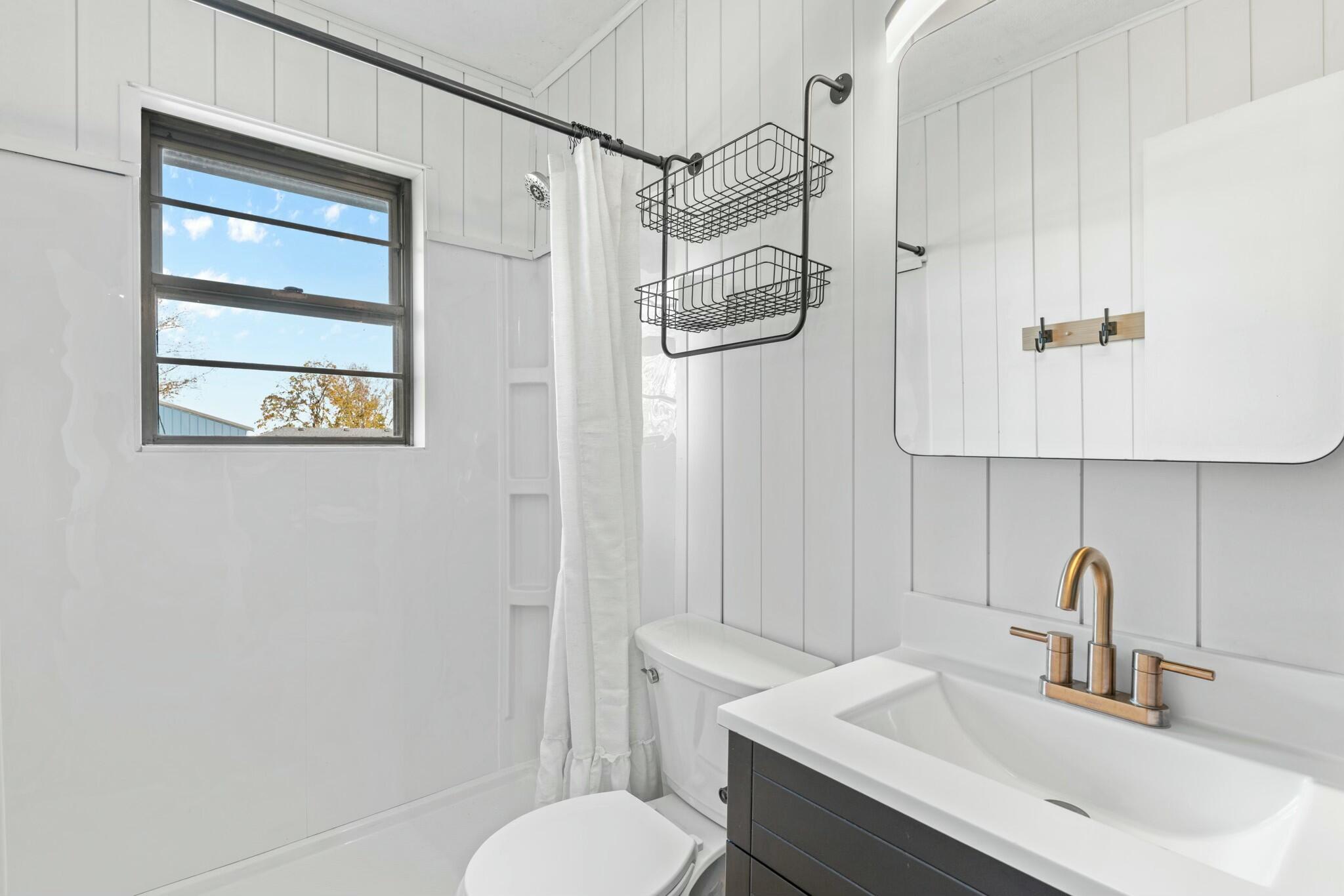 1023 East Mcclernon Street Property Photo 20