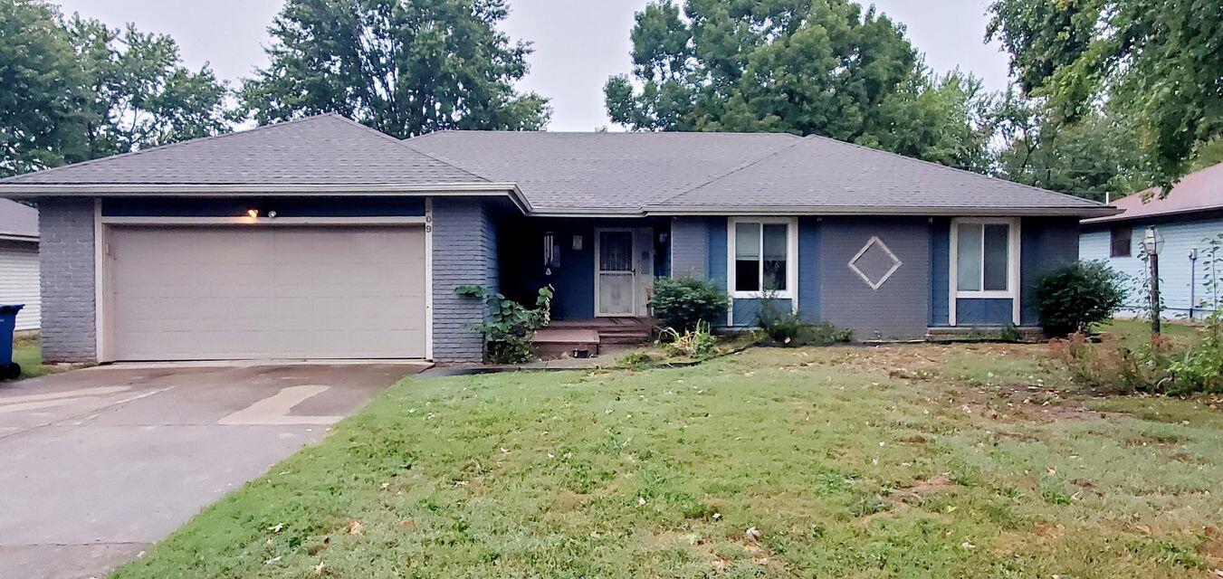 209 Raintree Street Property Photo 1