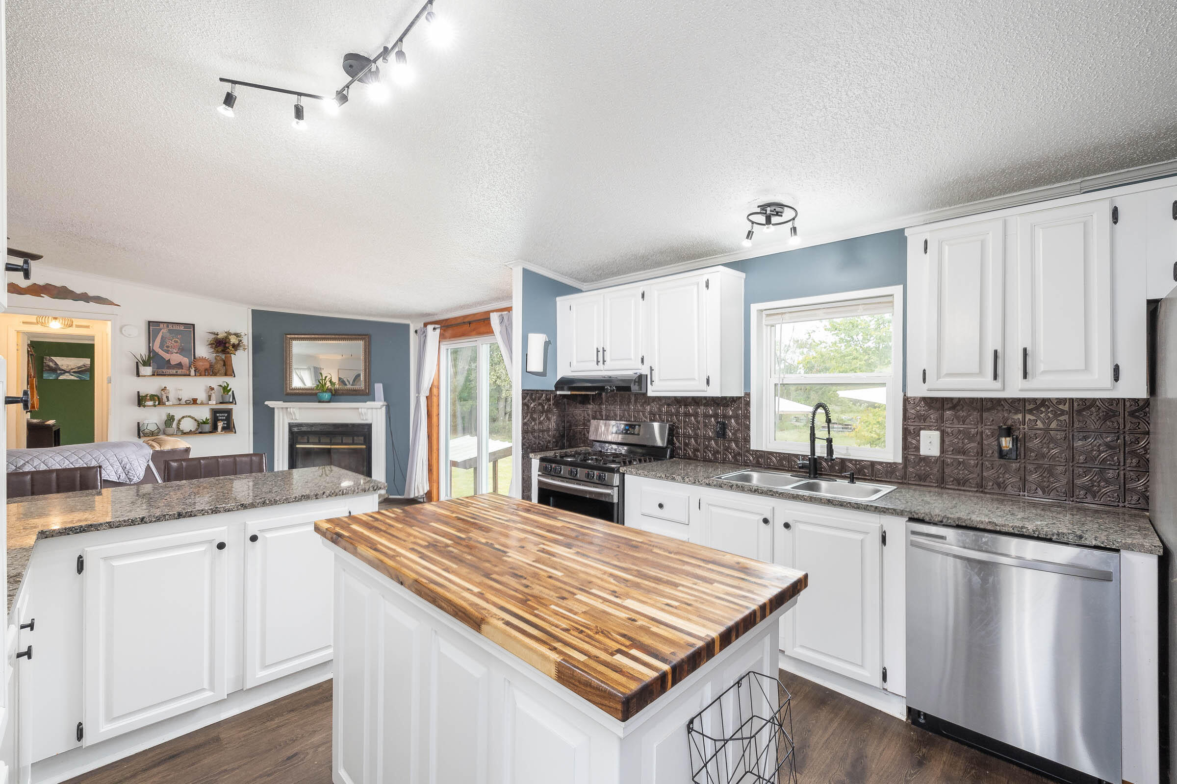 750 Winkler Road Property Photo 12