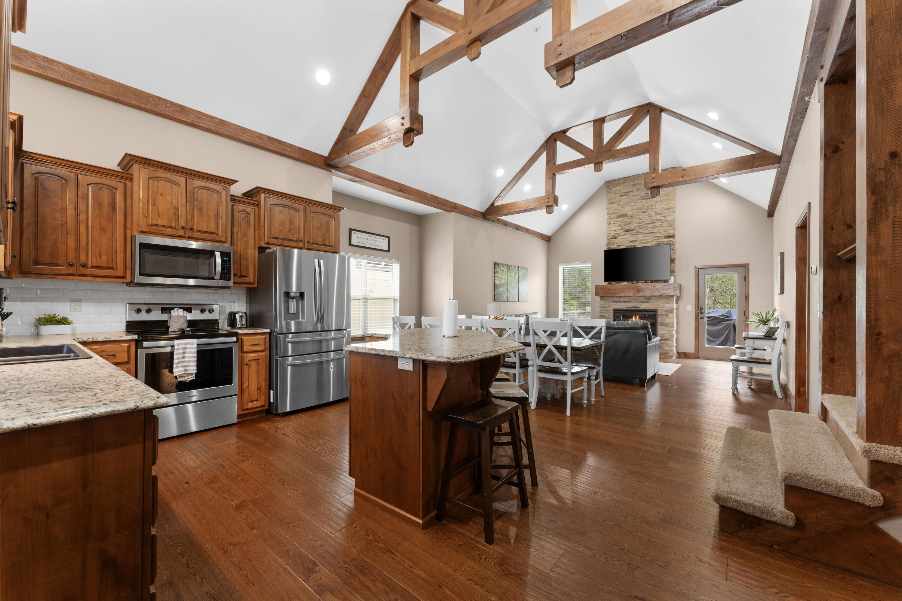 300 Deep Forest Property Photo