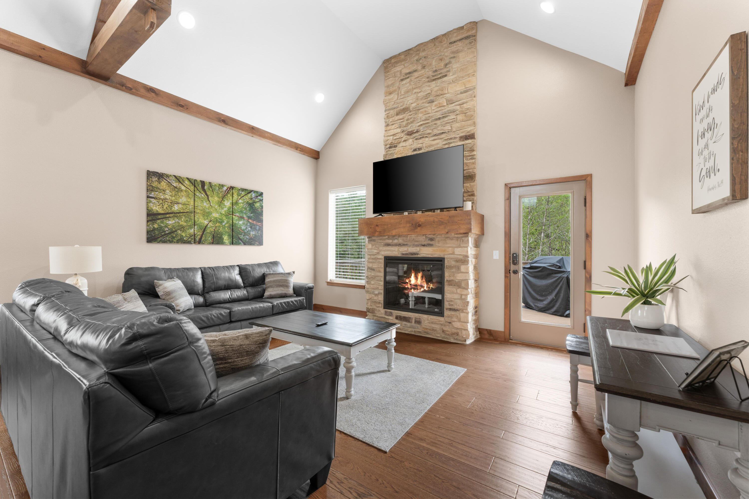 300 Deep Forest Property Photo 11