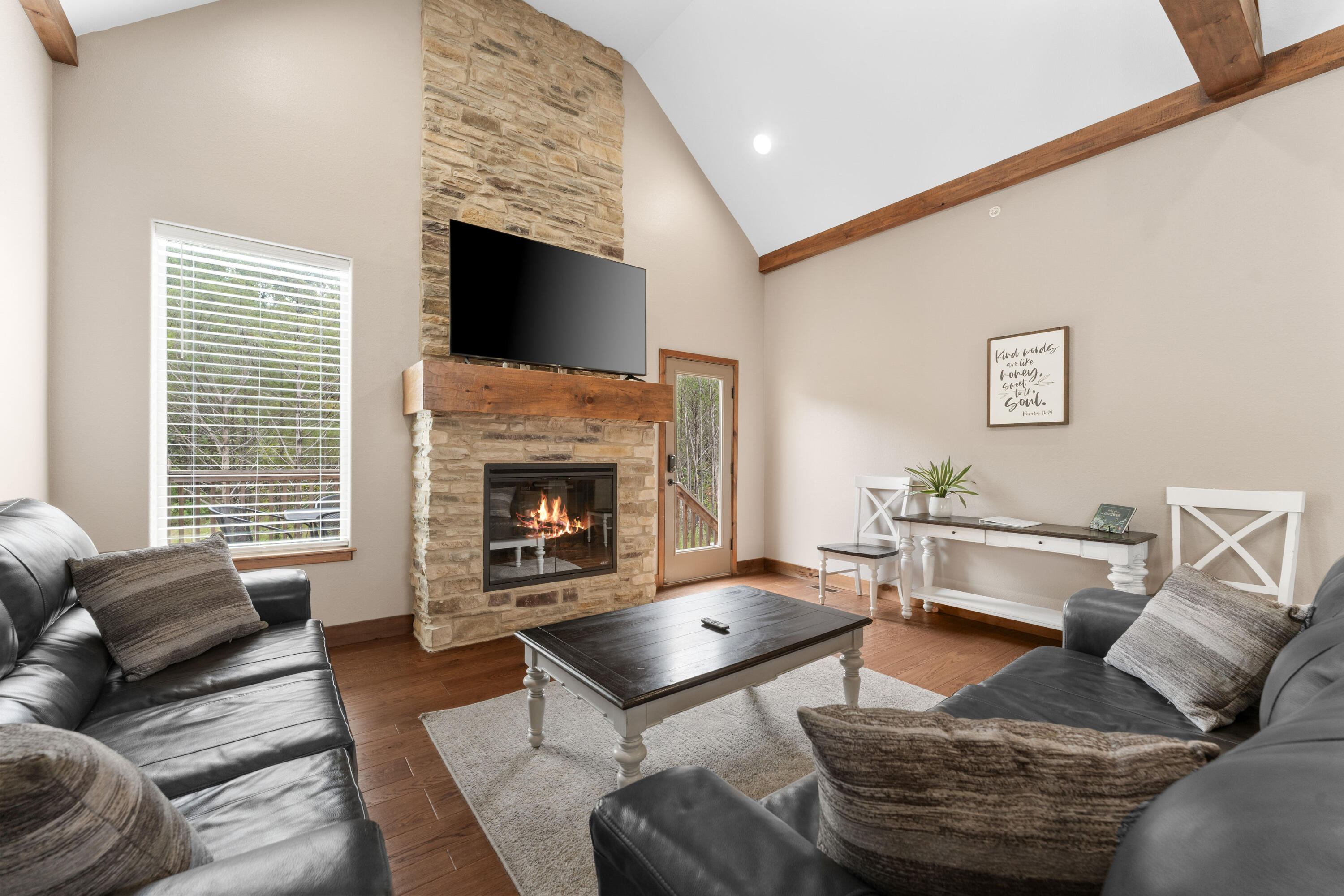 300 Deep Forest Property Photo 12