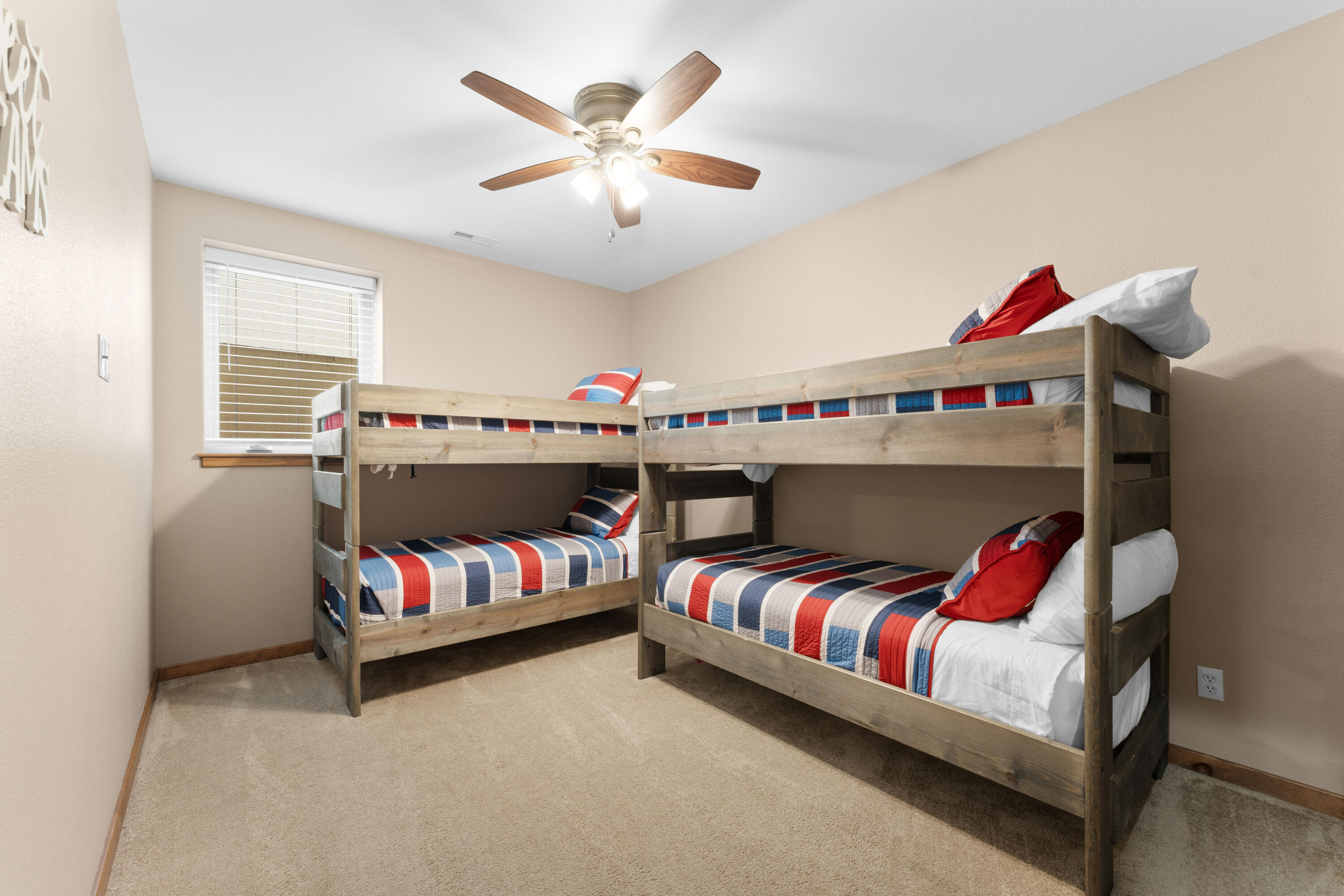 300 Deep Forest Property Photo 36