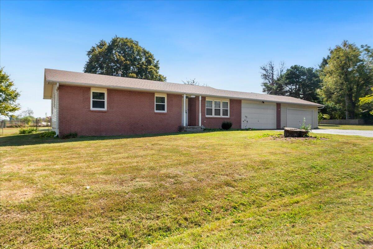 5442 North Farm Road 179 Property Photo 3