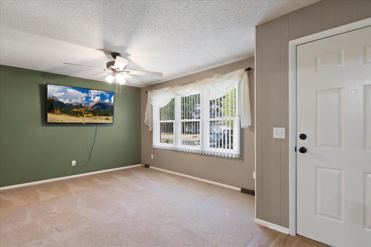 5442 North Farm Road 179 Property Photo 6