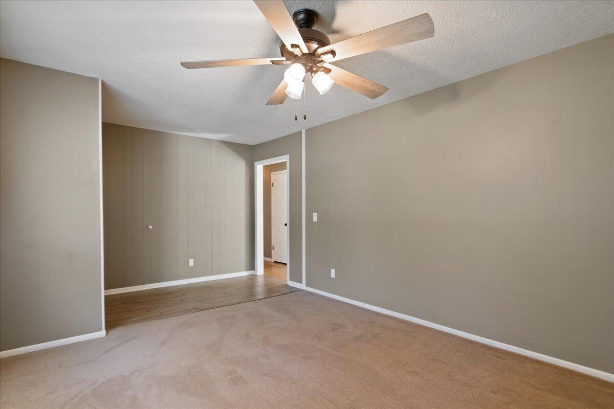 5442 North Farm Road 179 Property Photo 8