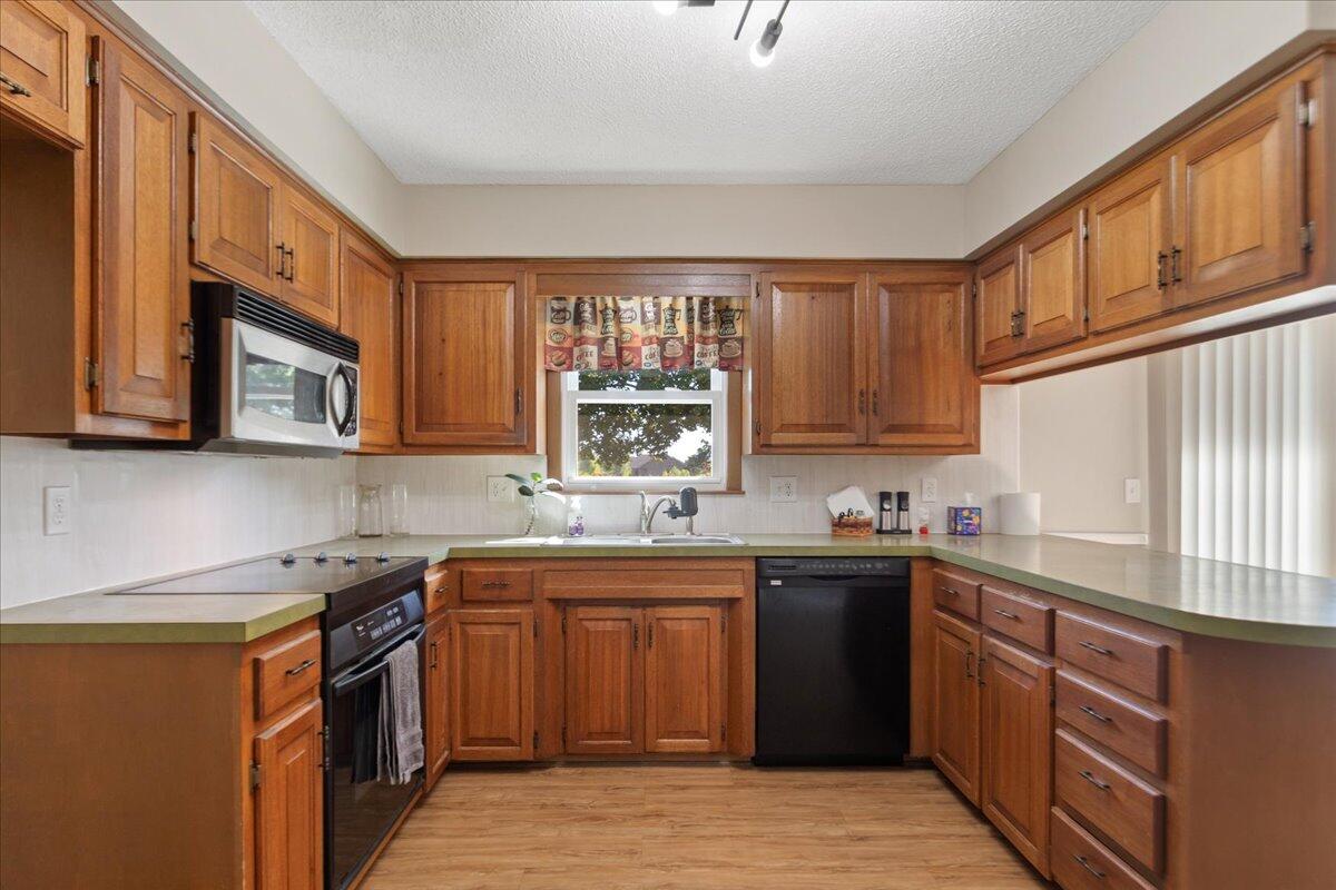 5442 North Farm Road 179 Property Photo 9