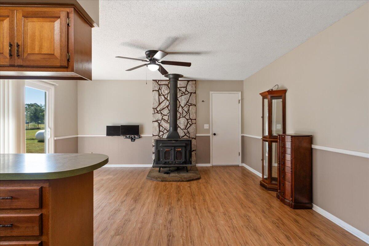 5442 North Farm Road 179 Property Photo 12