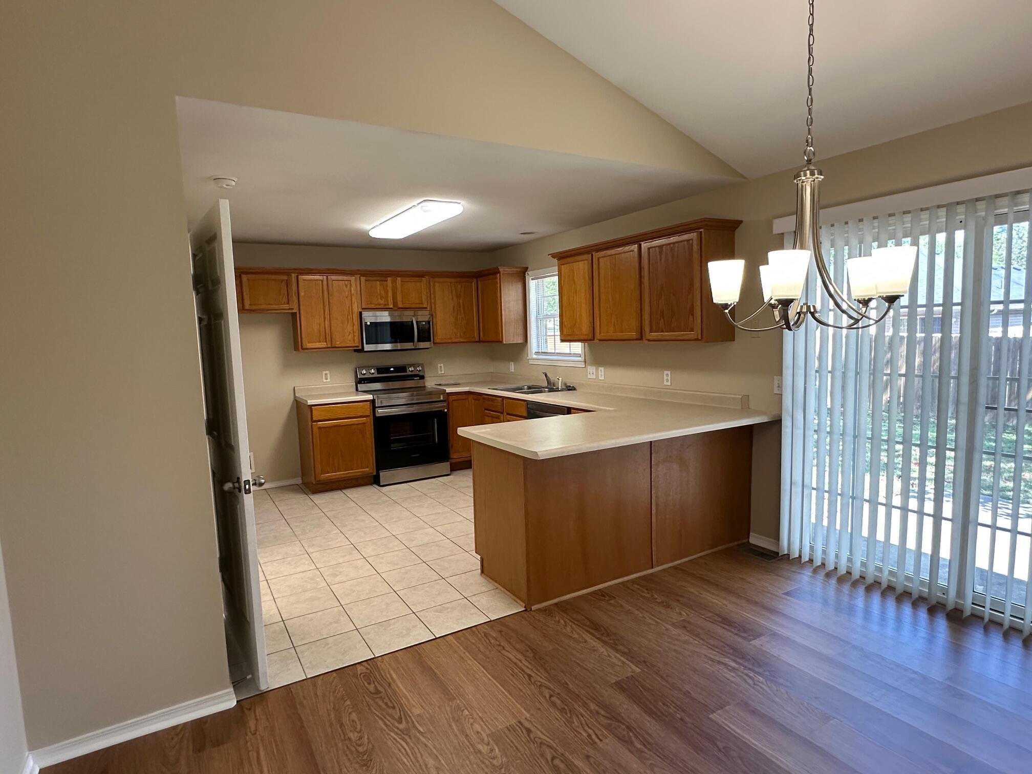 710 South Hazelnut Avenue Property Photo 2