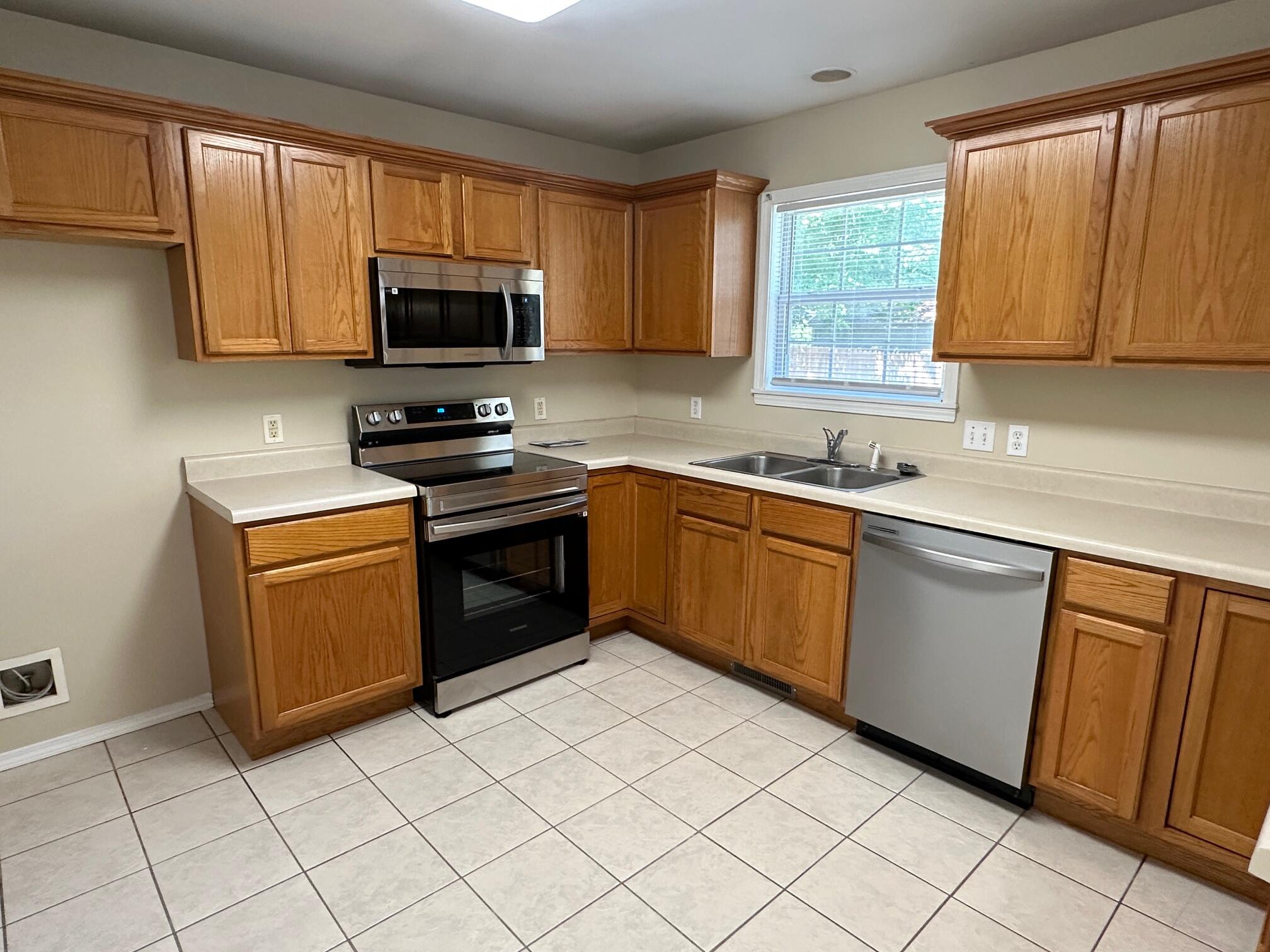 710 South Hazelnut Avenue Property Photo 3