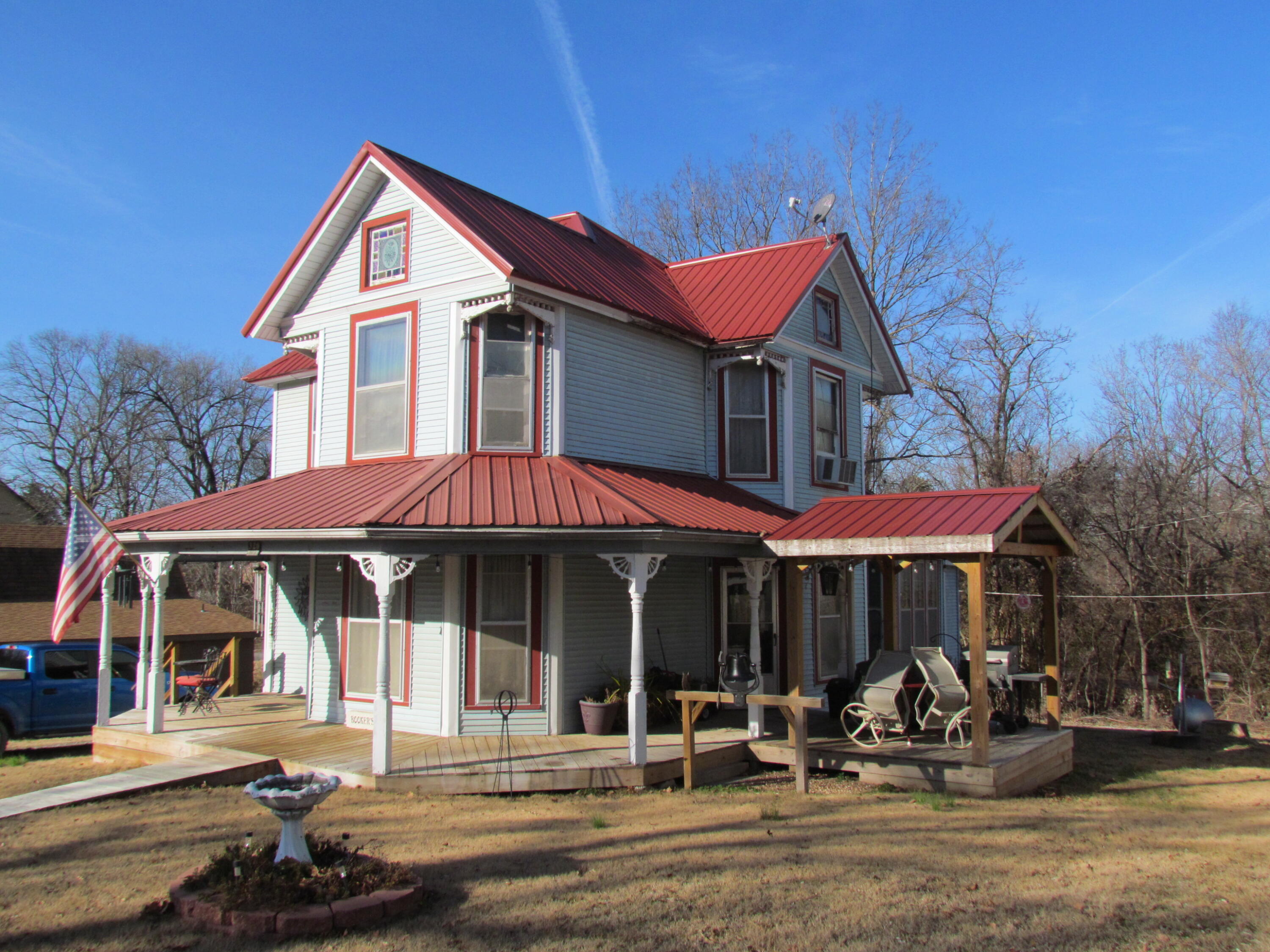 320 2nd St. Property Photo
