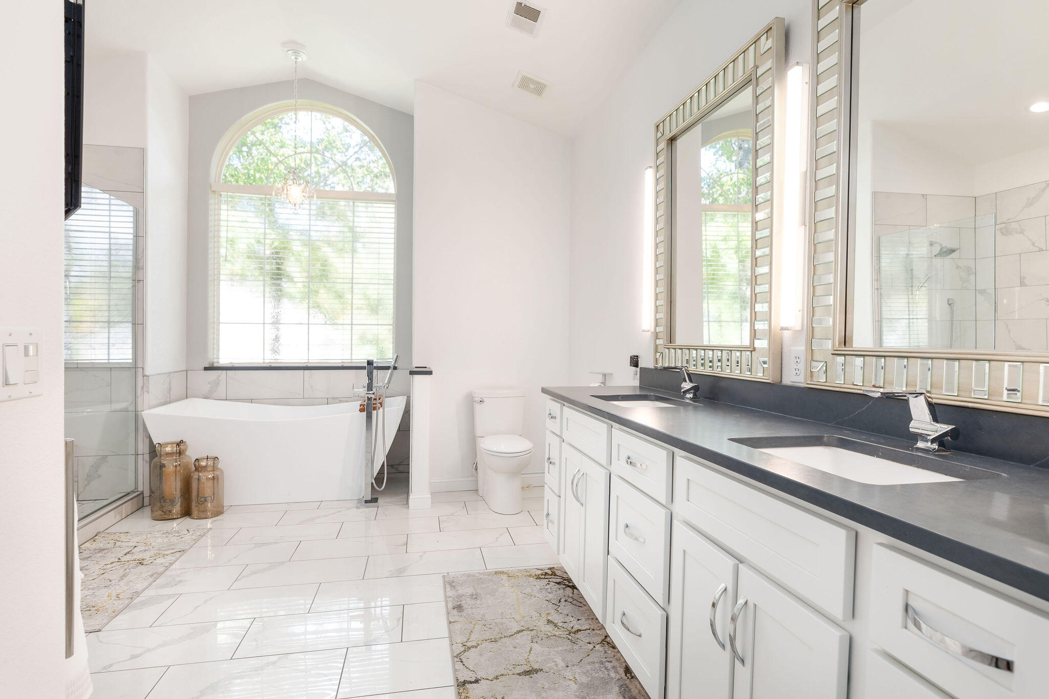 246 Country Bluff Drive Property Photo 16