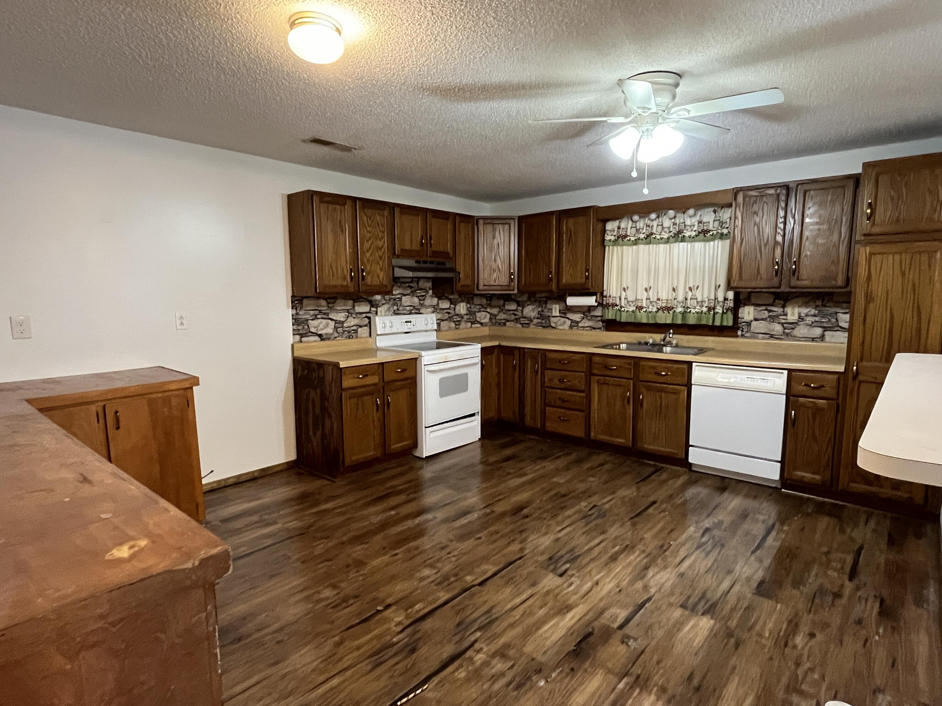 8557 State Highway O Property Photo 2