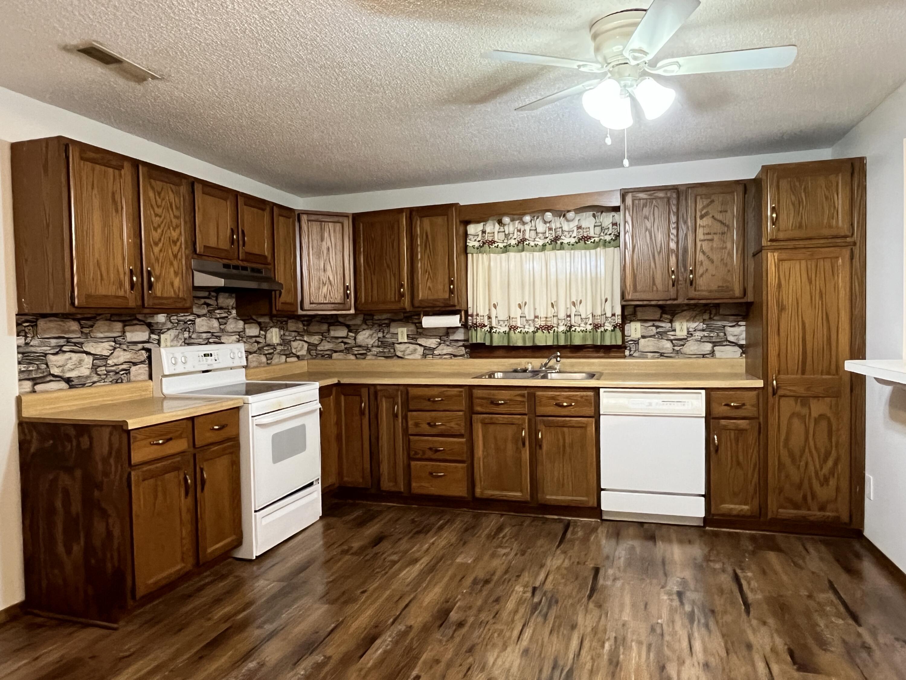 8557 State Highway O Property Photo 3