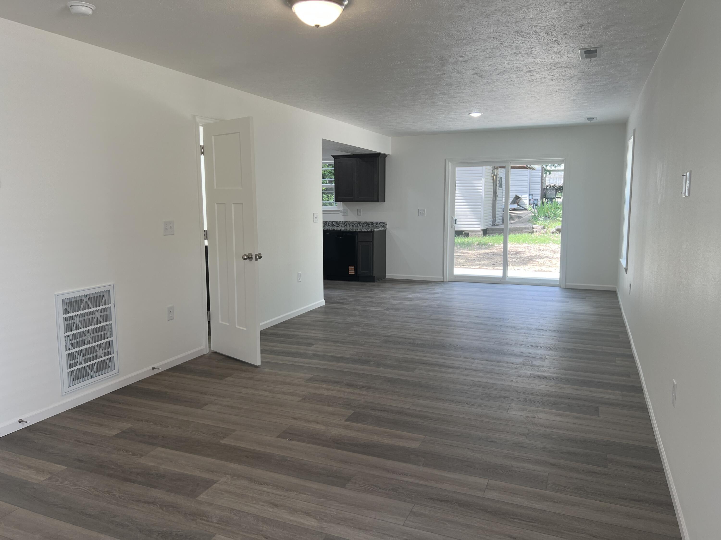 4071 White Oak Road Property Photo 4