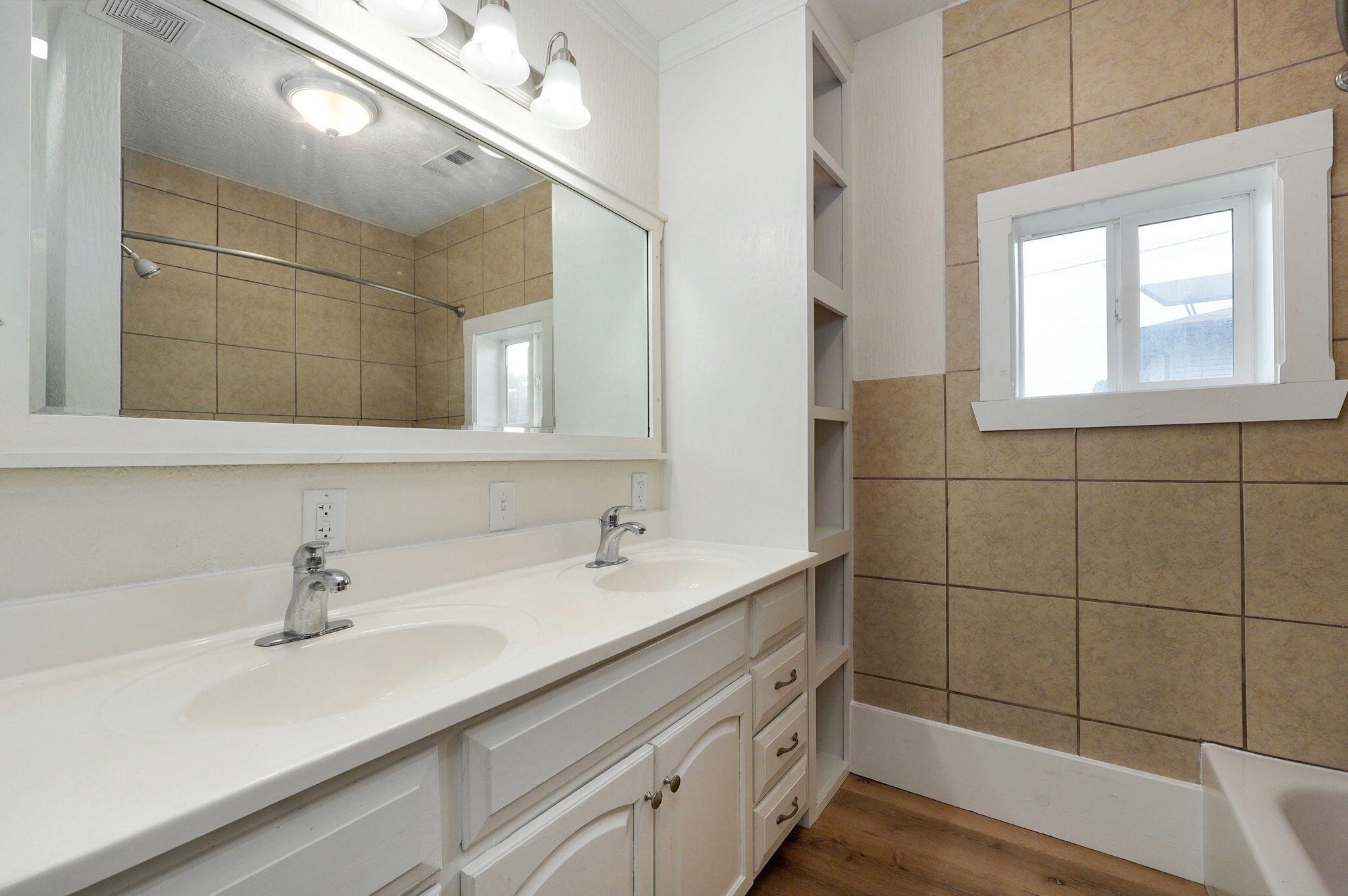 610 East Logan Street Property Photo 18