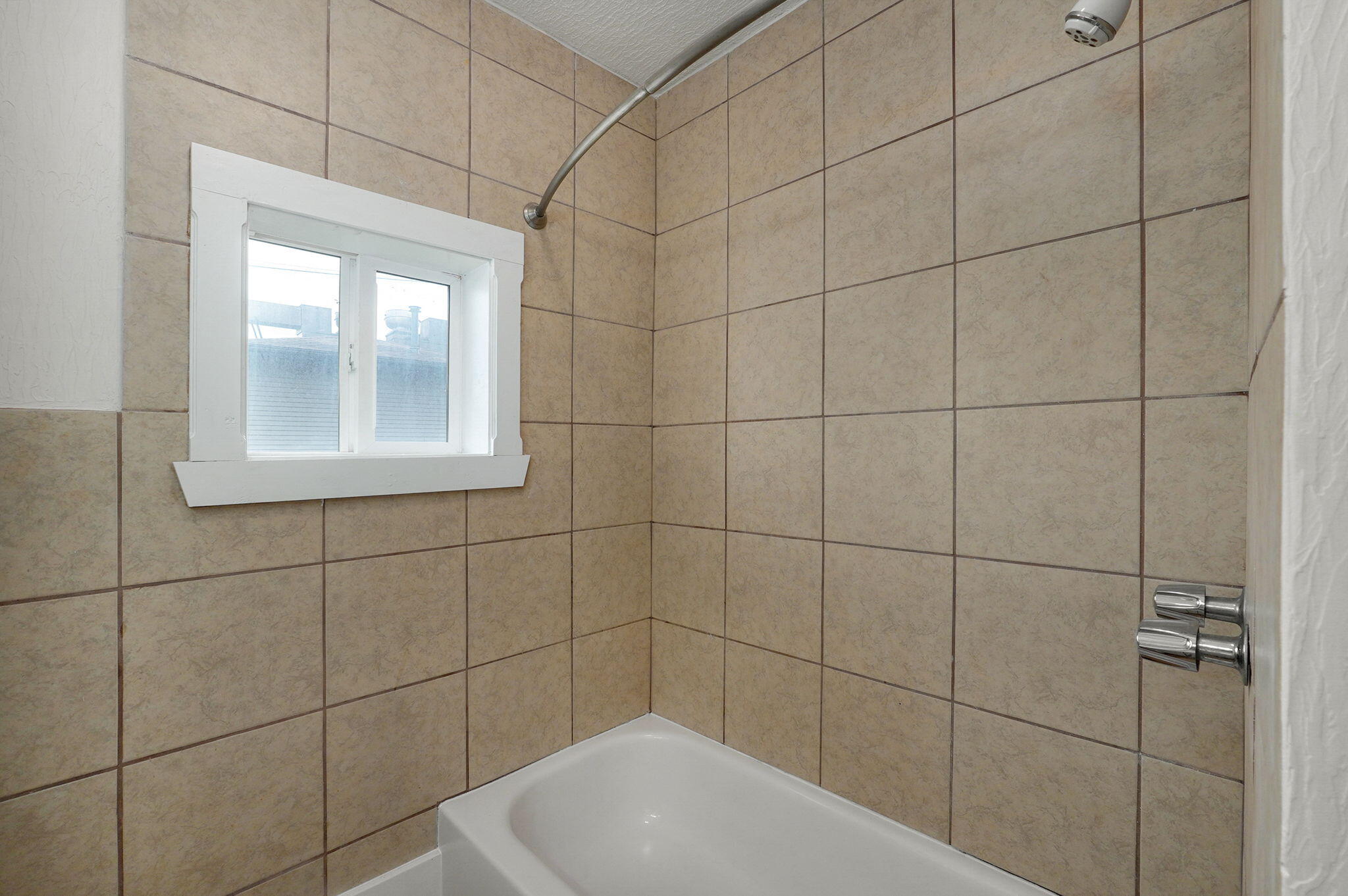 610 East Logan Street Property Photo 19
