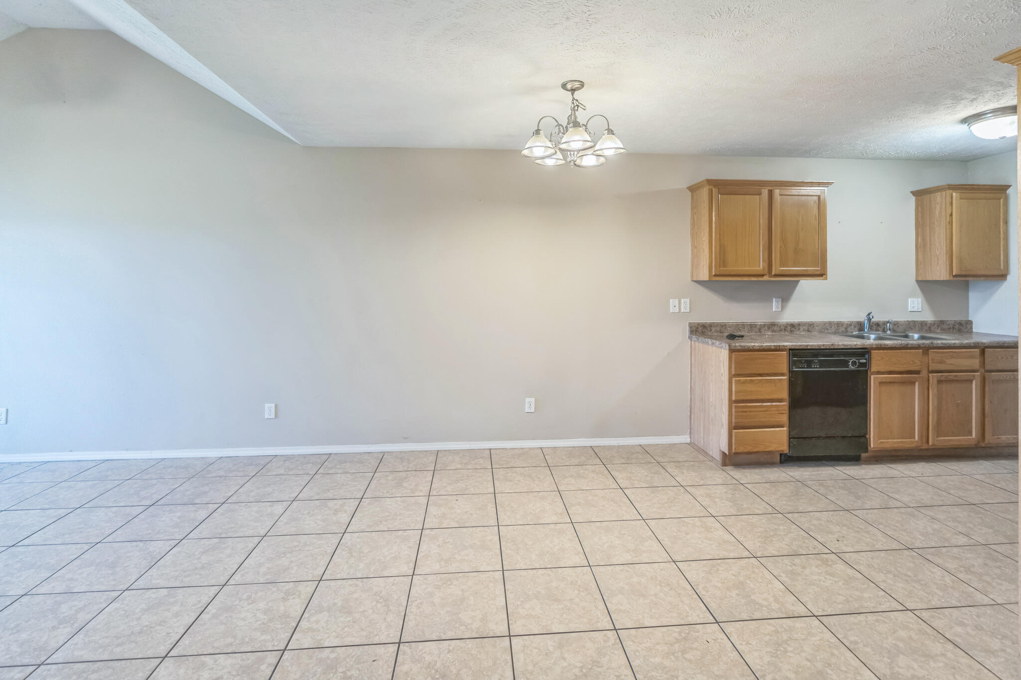 405 West Summit Street Property Photo 13