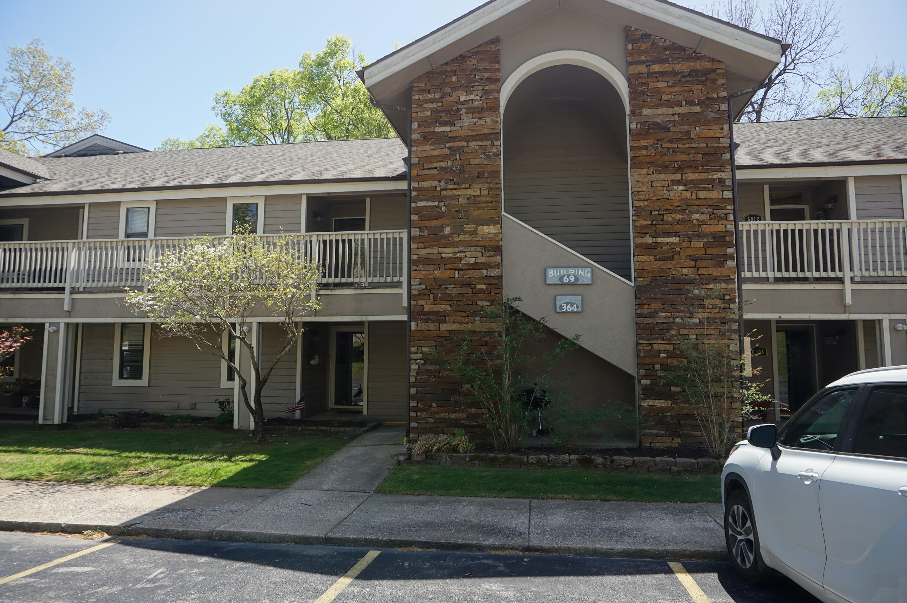 364 Wimbledon Drive Property Photo 1