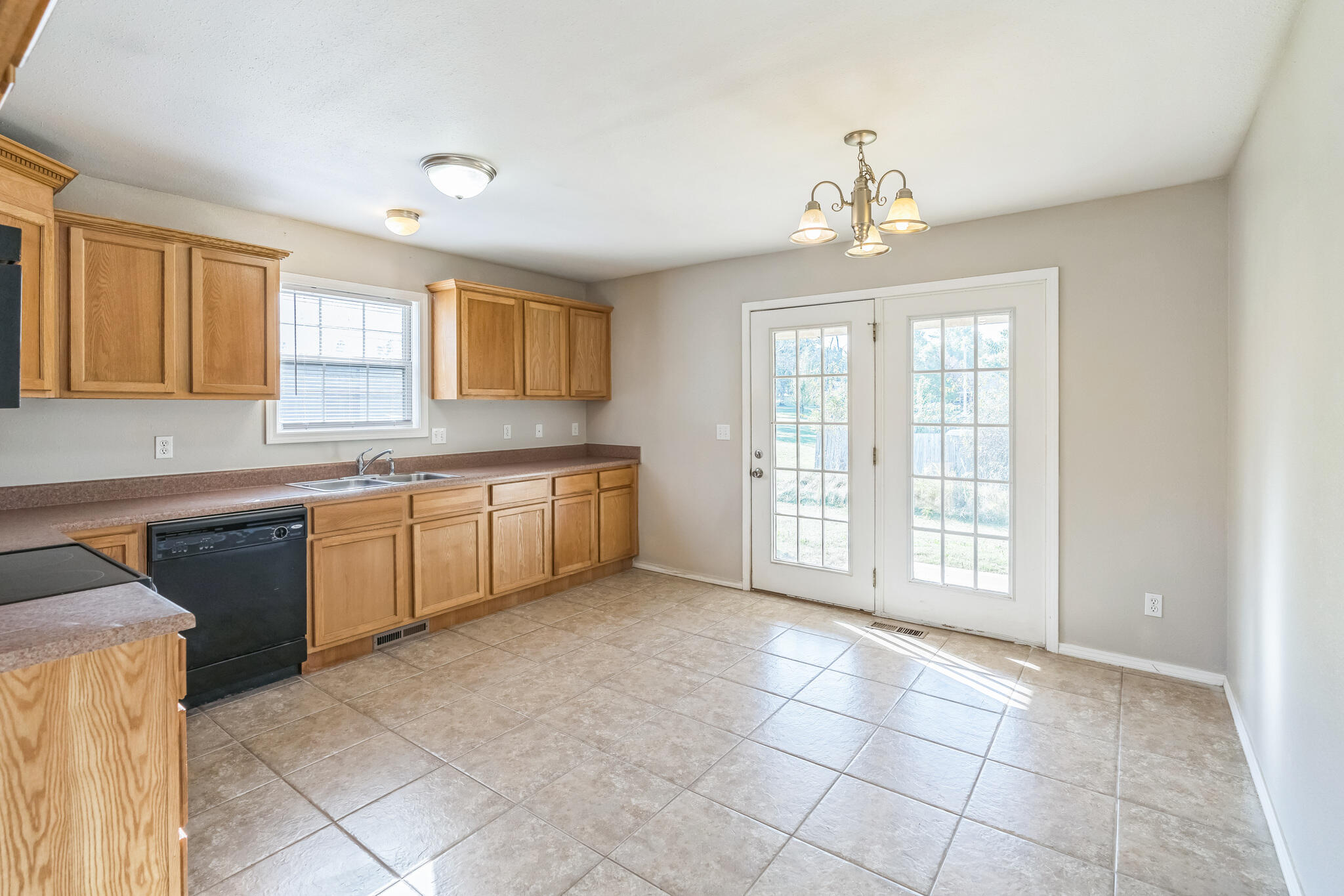 330 West Summit Street Property Photo 8