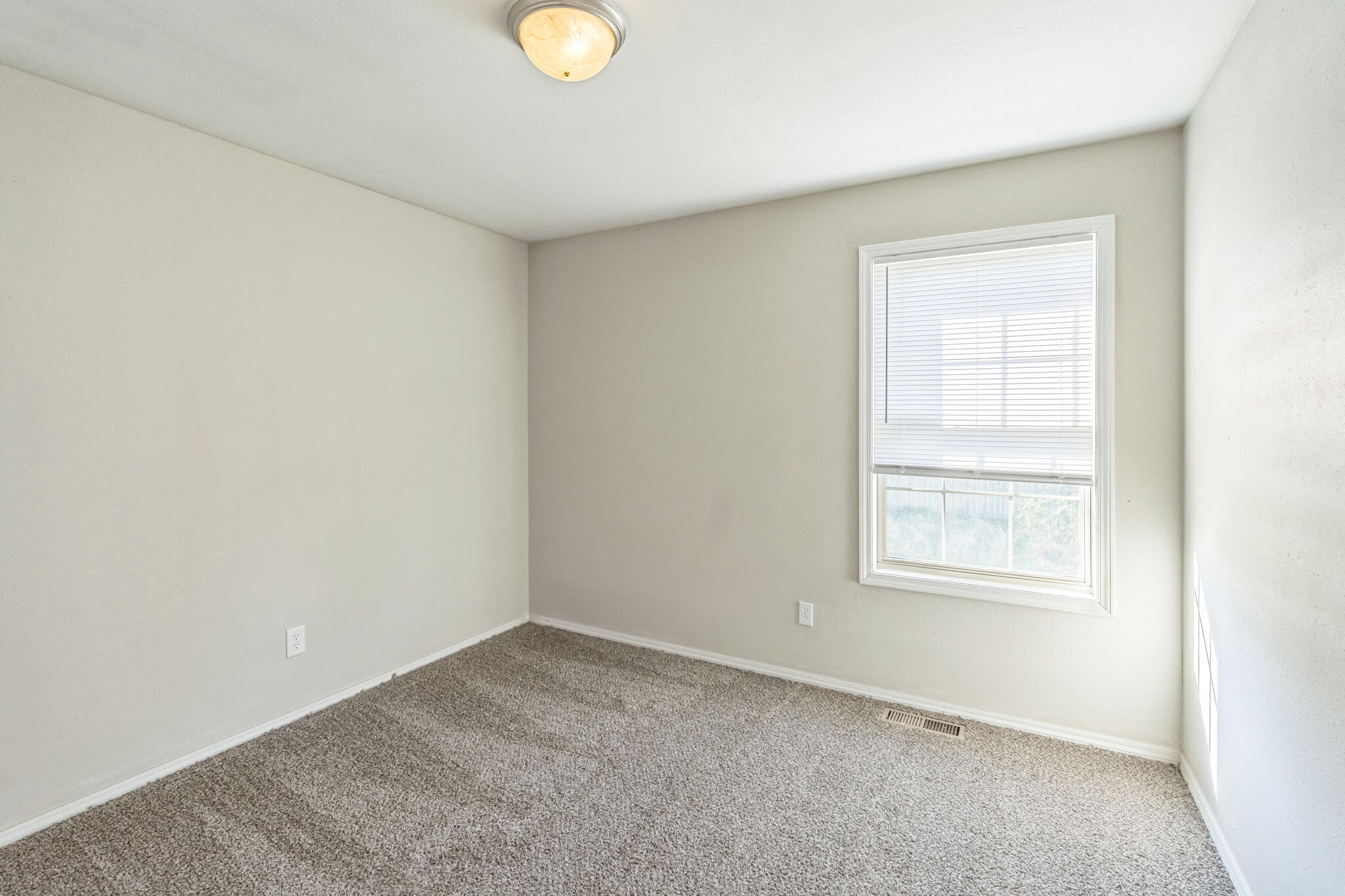 330 West Summit Street Property Photo 16