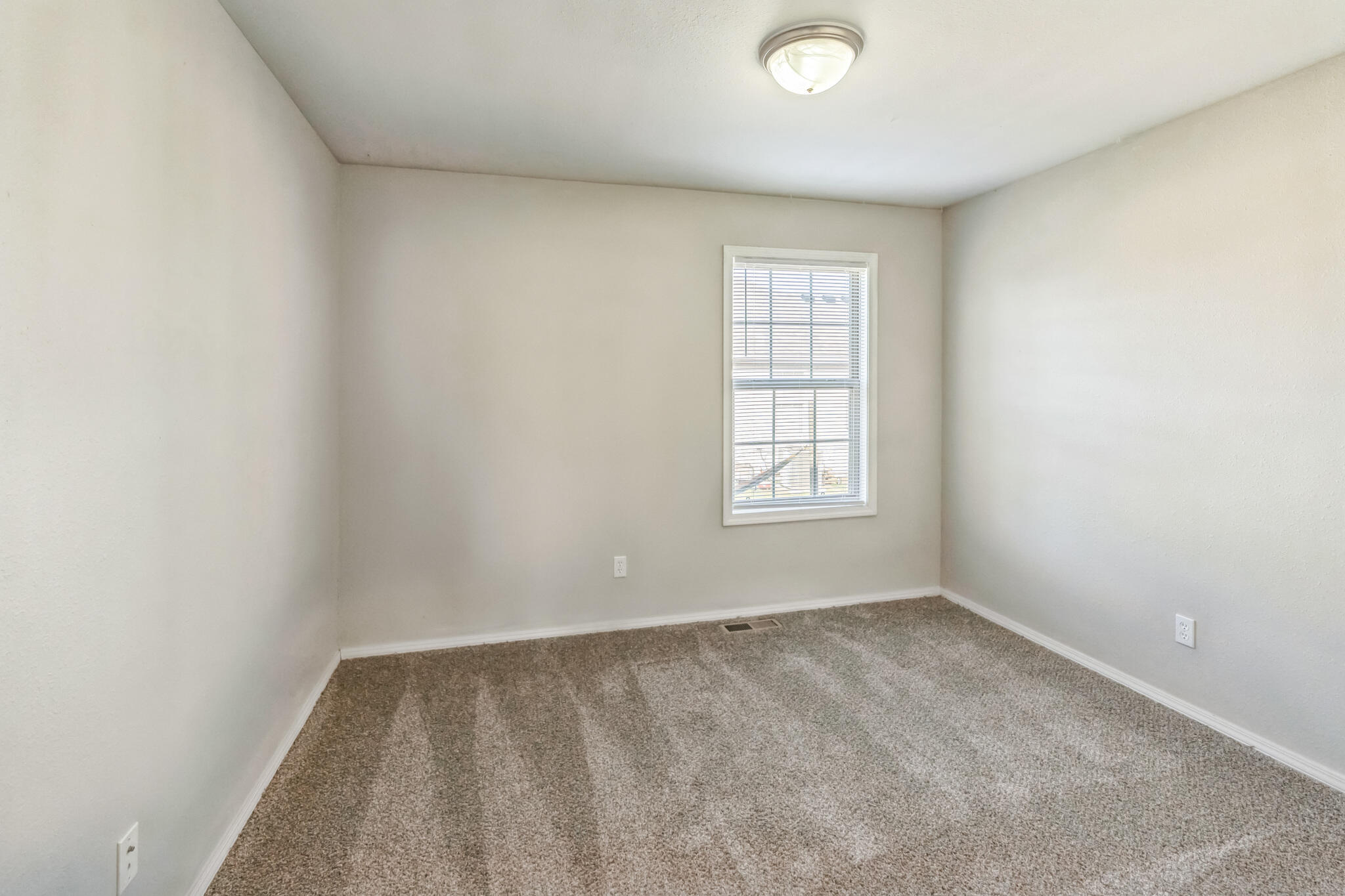 330 West Summit Street Property Photo 20
