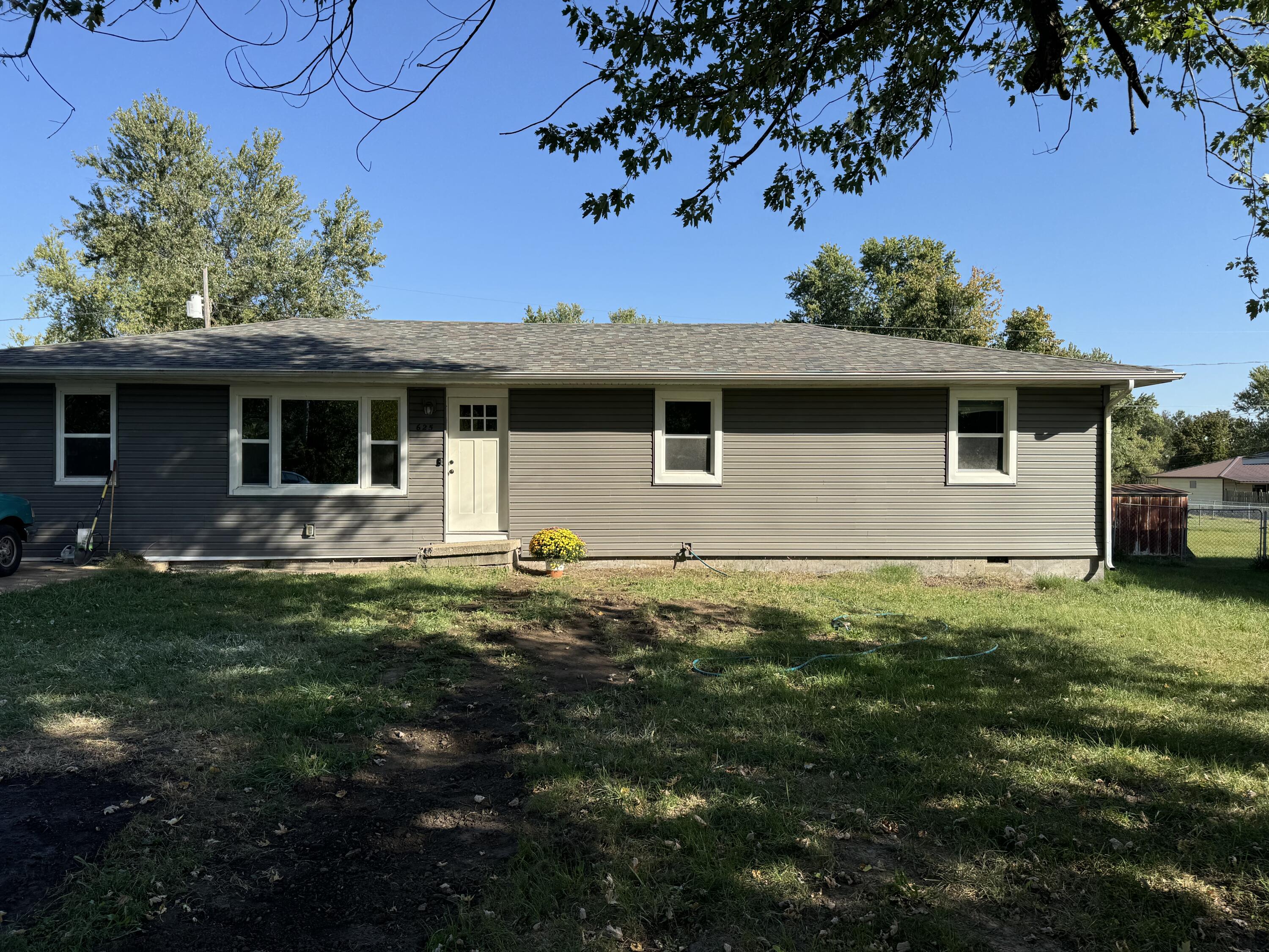 625 West Hughs Street Property Photo 1