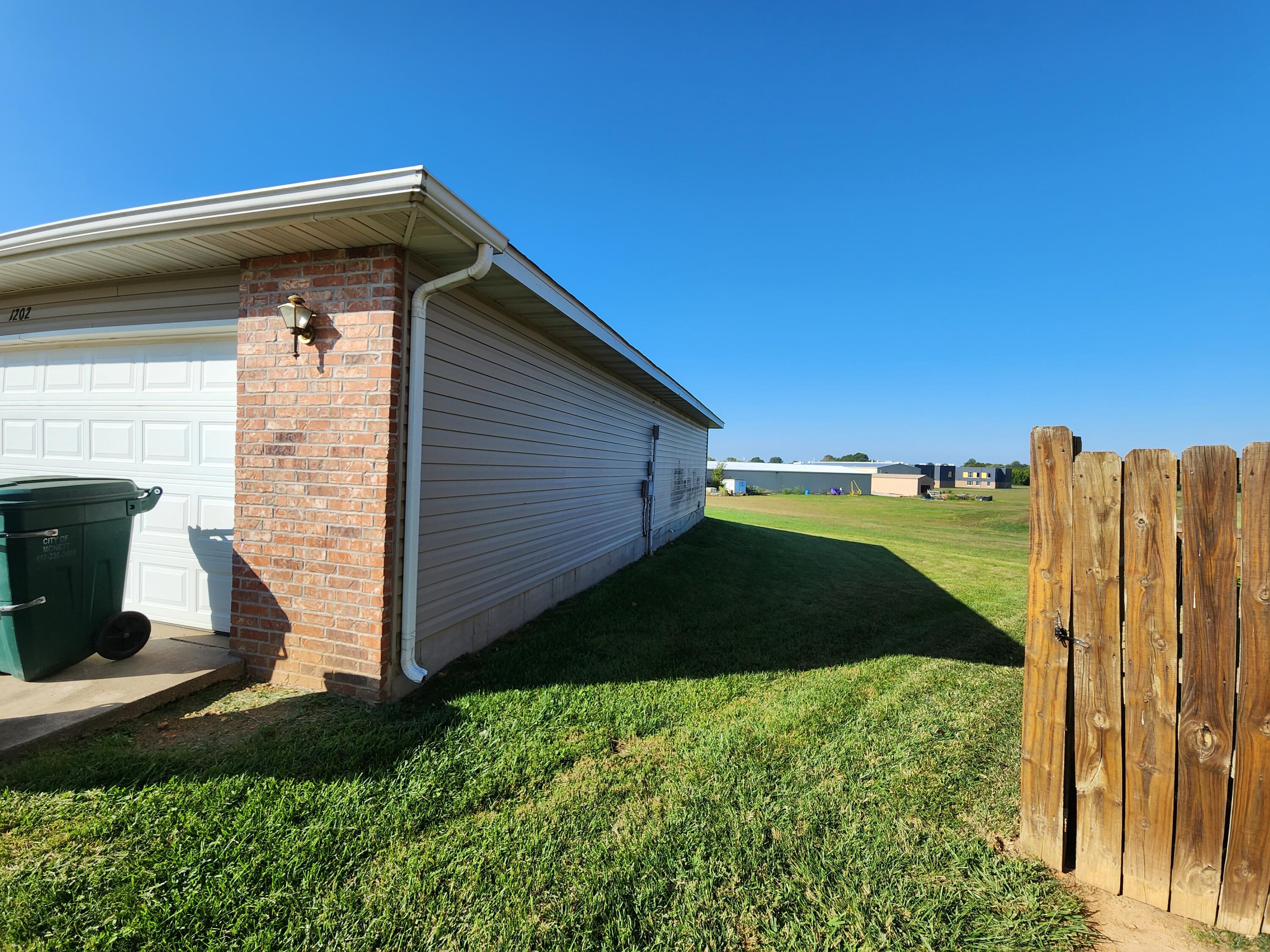 1202 Woodland Property Photo 2